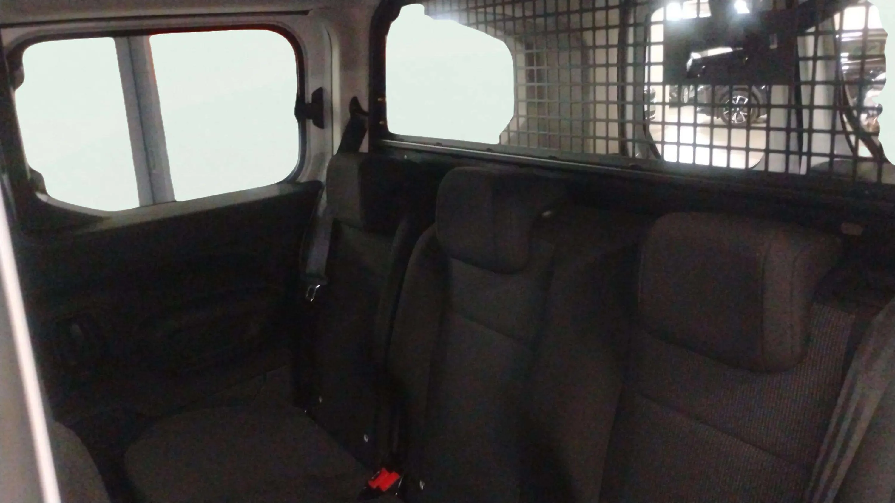 Peugeot Rifter Allure BlueHDi 100 - foto 18