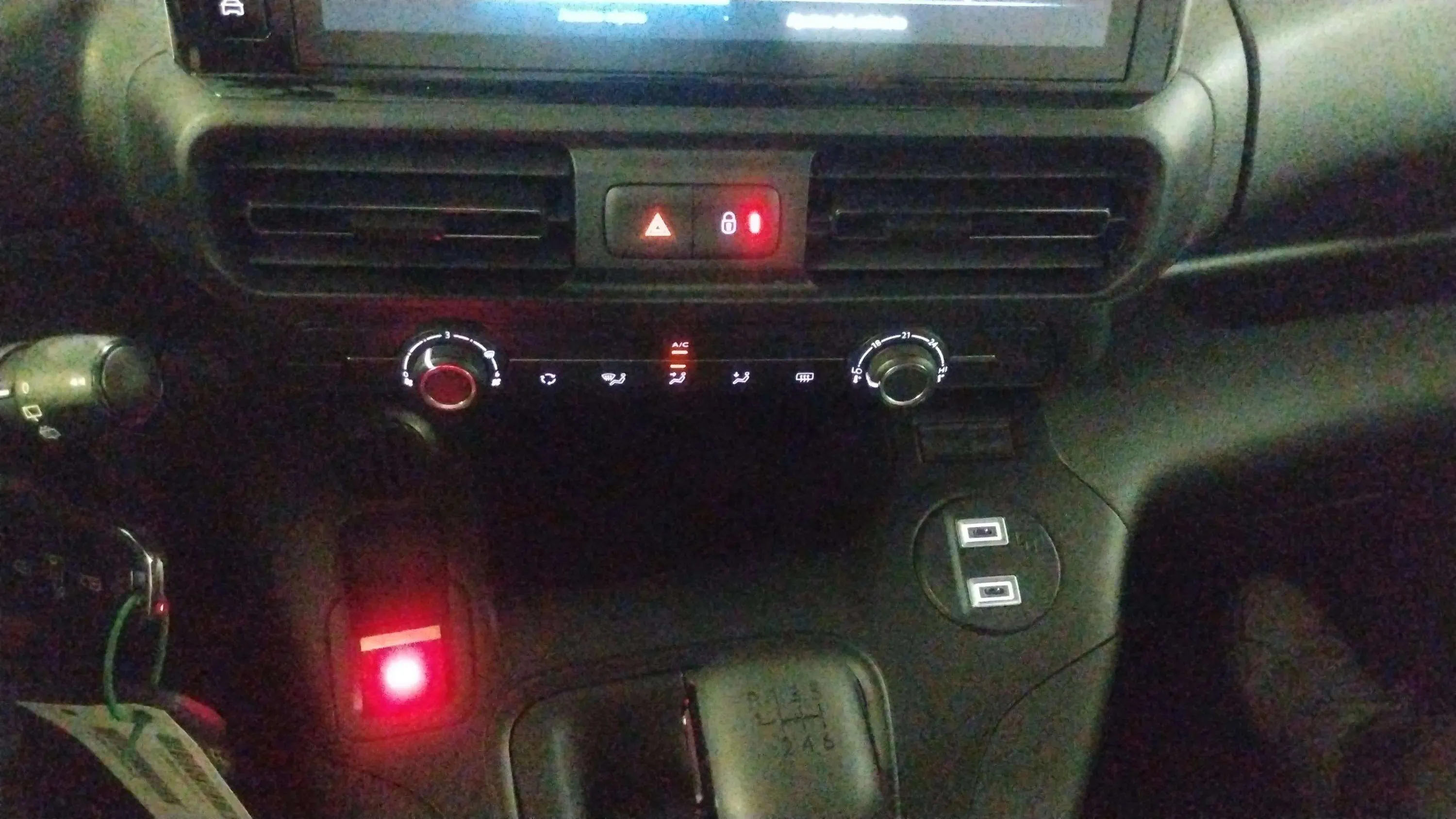 Peugeot Rifter Allure BlueHDi 100 - foto 14