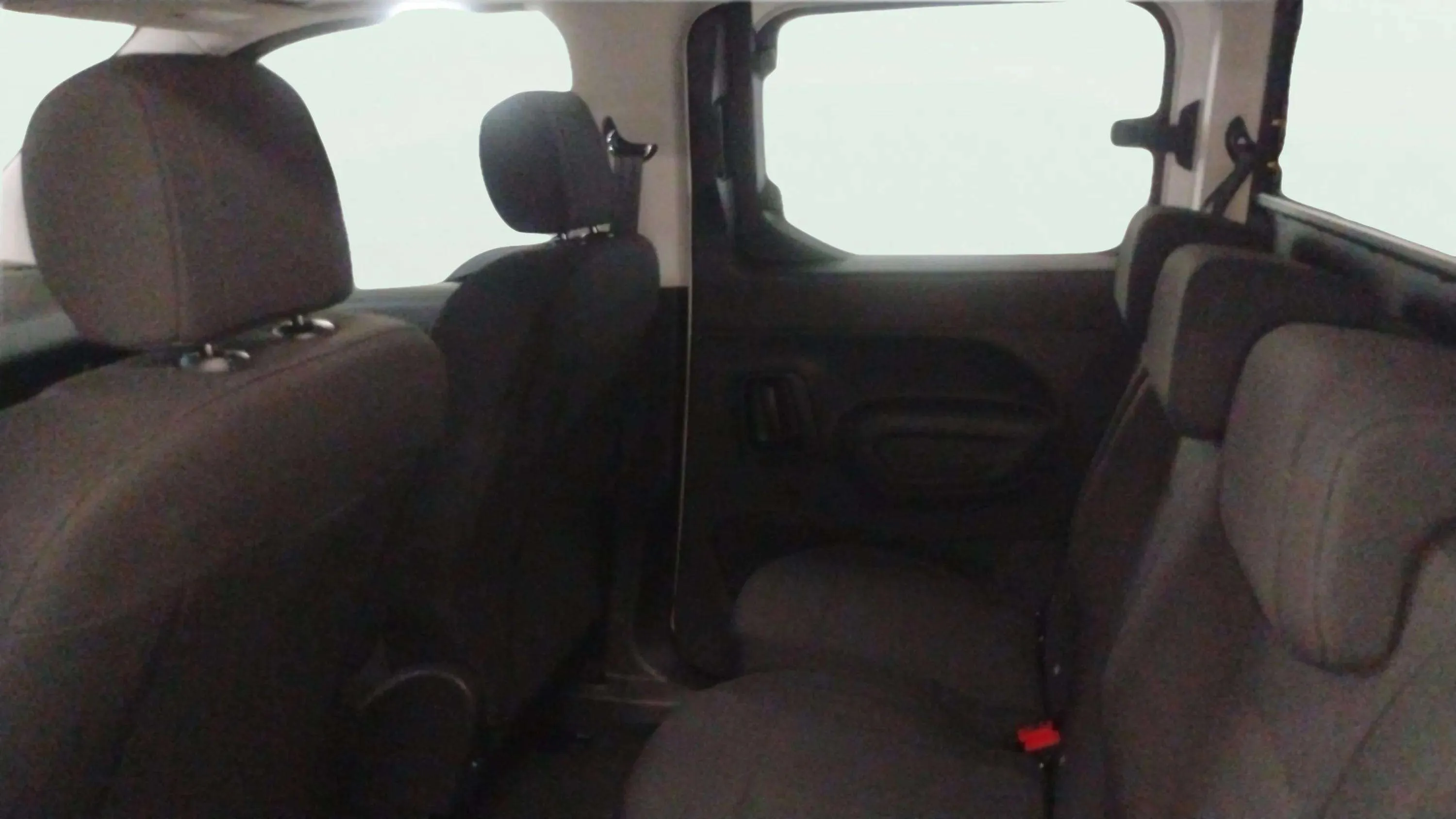 Peugeot Rifter Allure BlueHDi 100 - foto 16