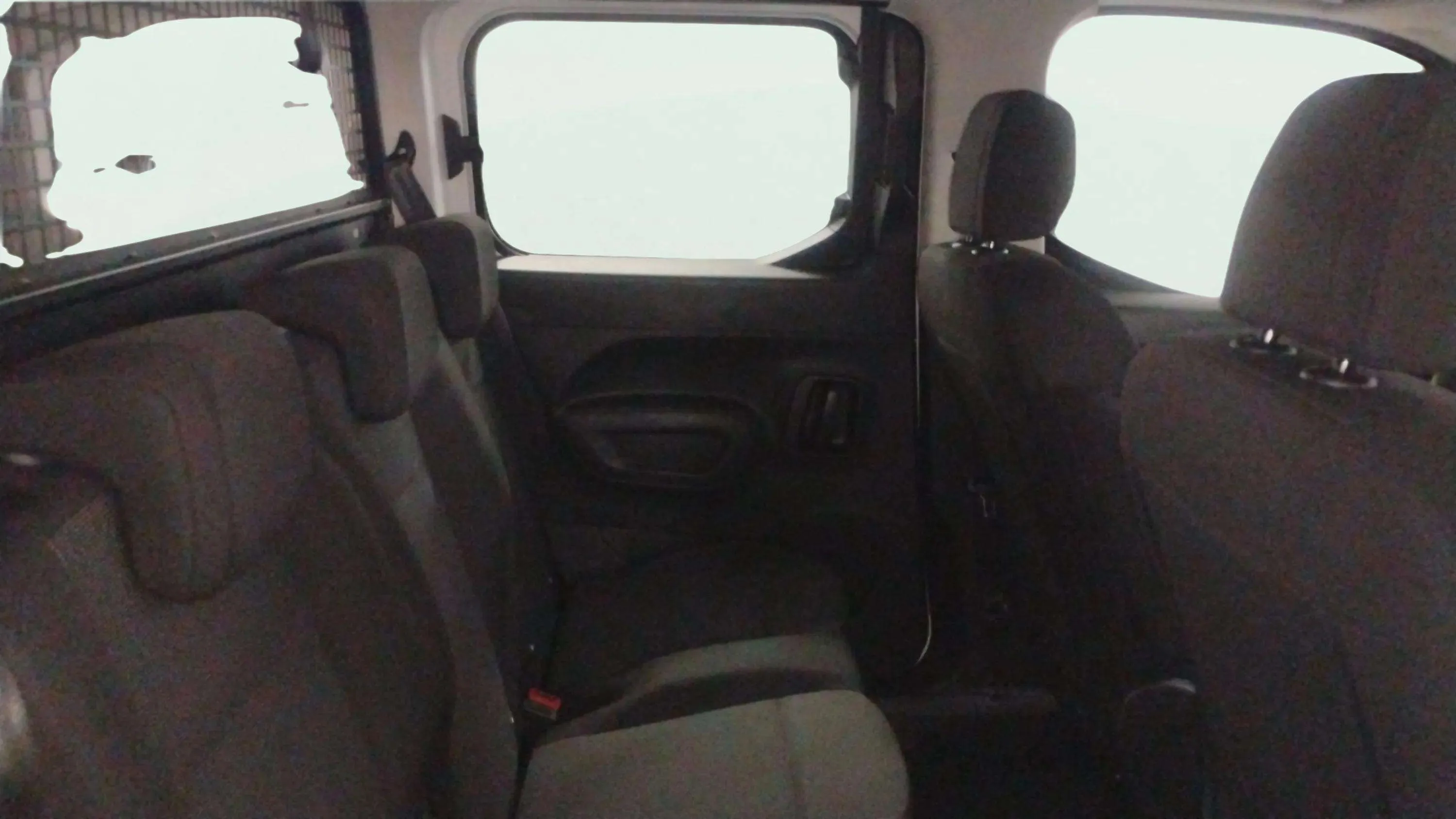 Peugeot Rifter Allure BlueHDi 100 - foto 21