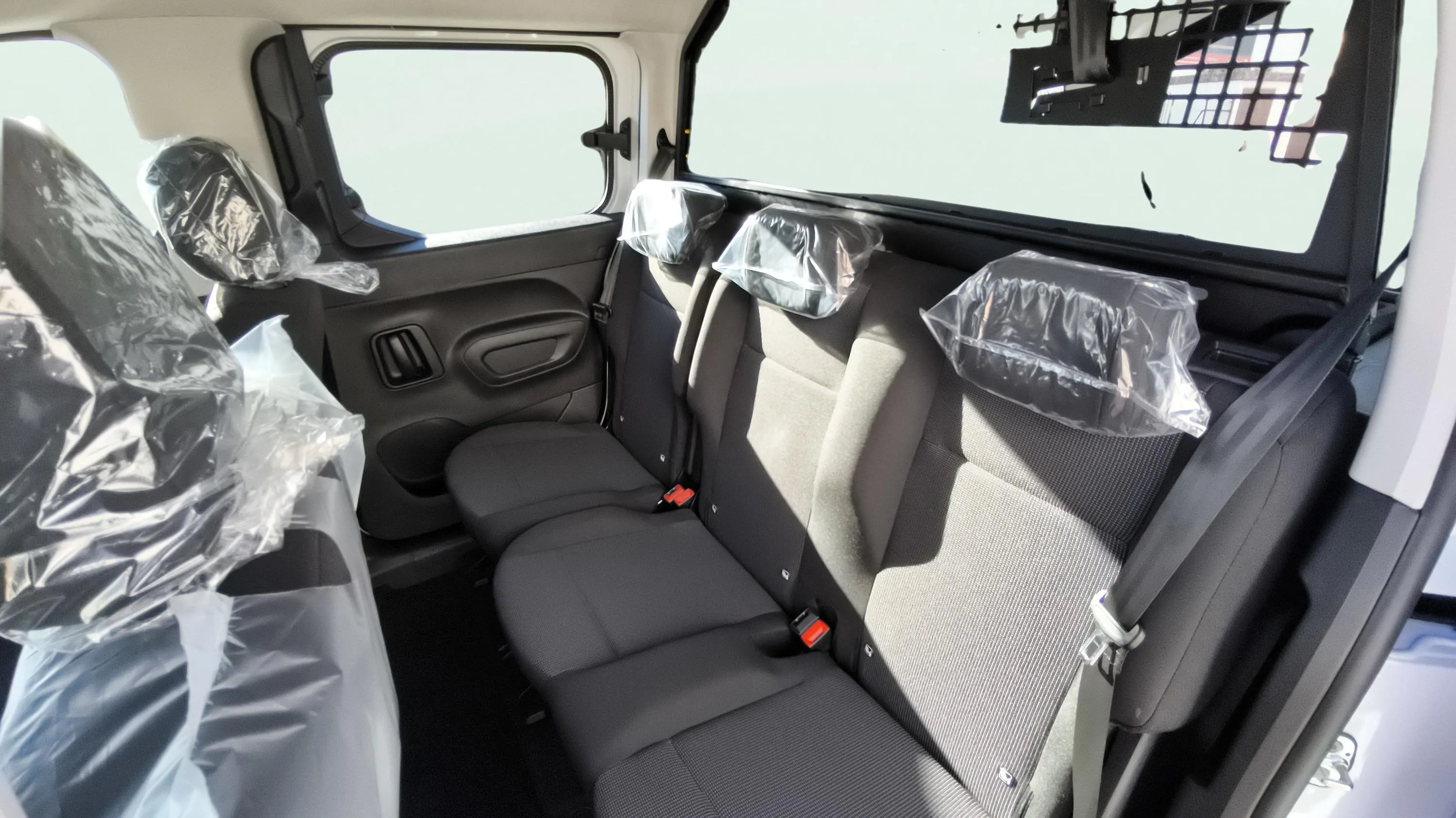 Peugeot Rifter Allure BlueHDi 100 - foto 28