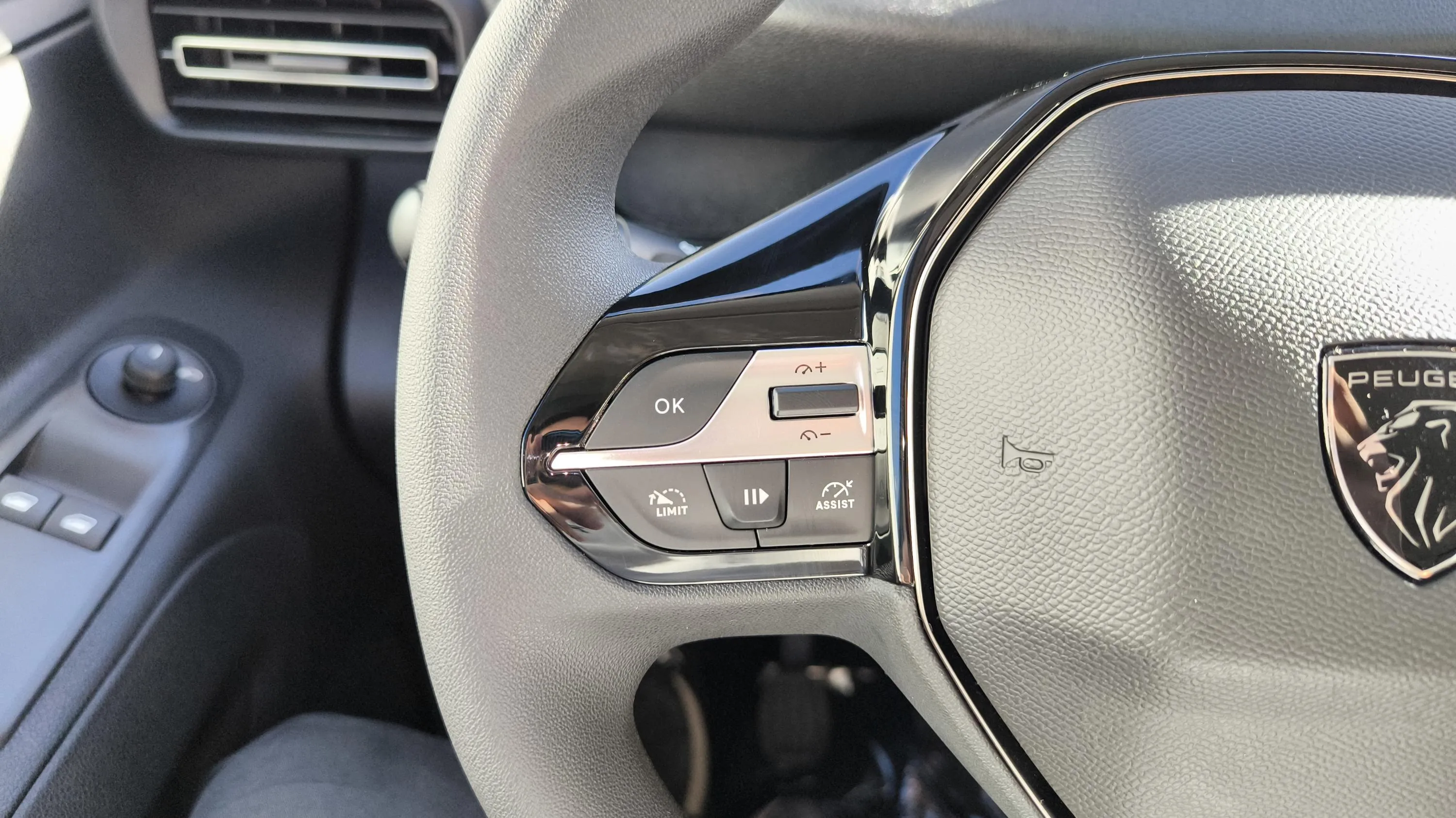 Peugeot Rifter Allure BlueHDi 100 - foto 39