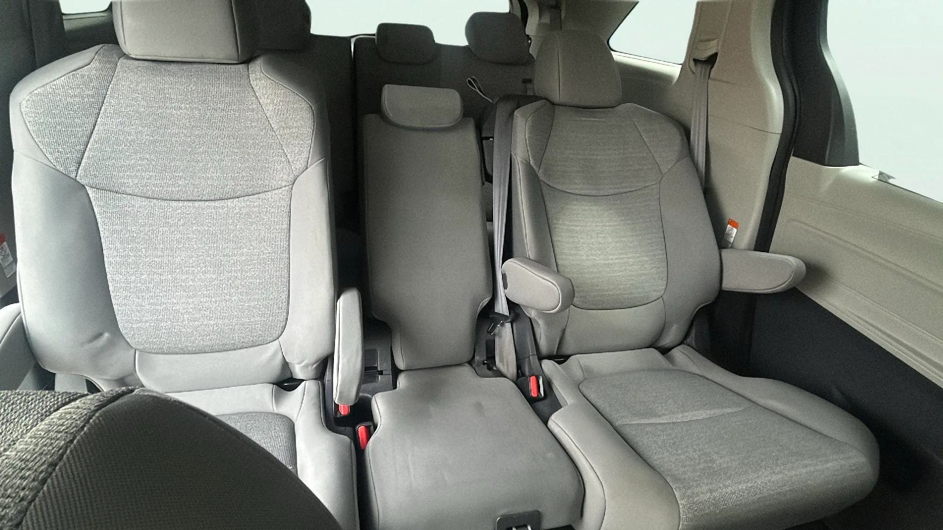 Toyota Sienna 2.5 Hybrid - foto 18