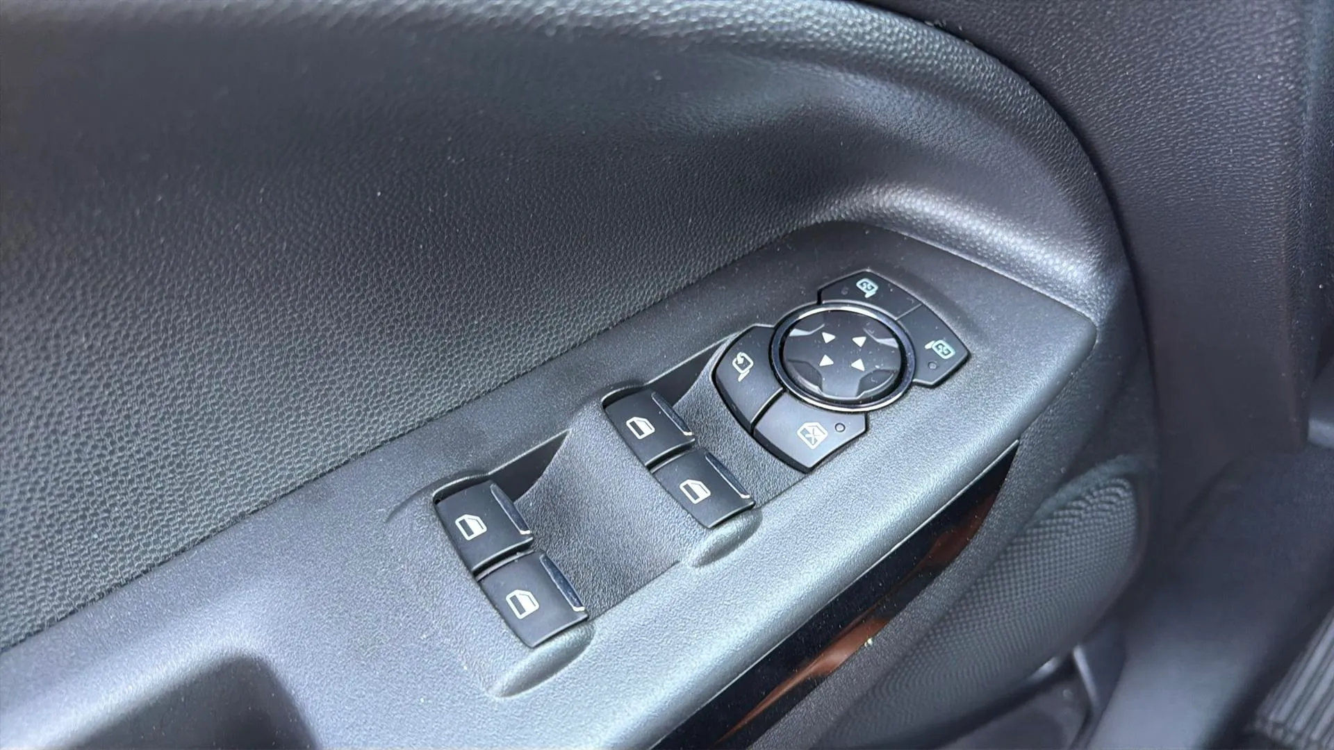 Ford EcoSport 1.0T EcoBoost Active - foto 18