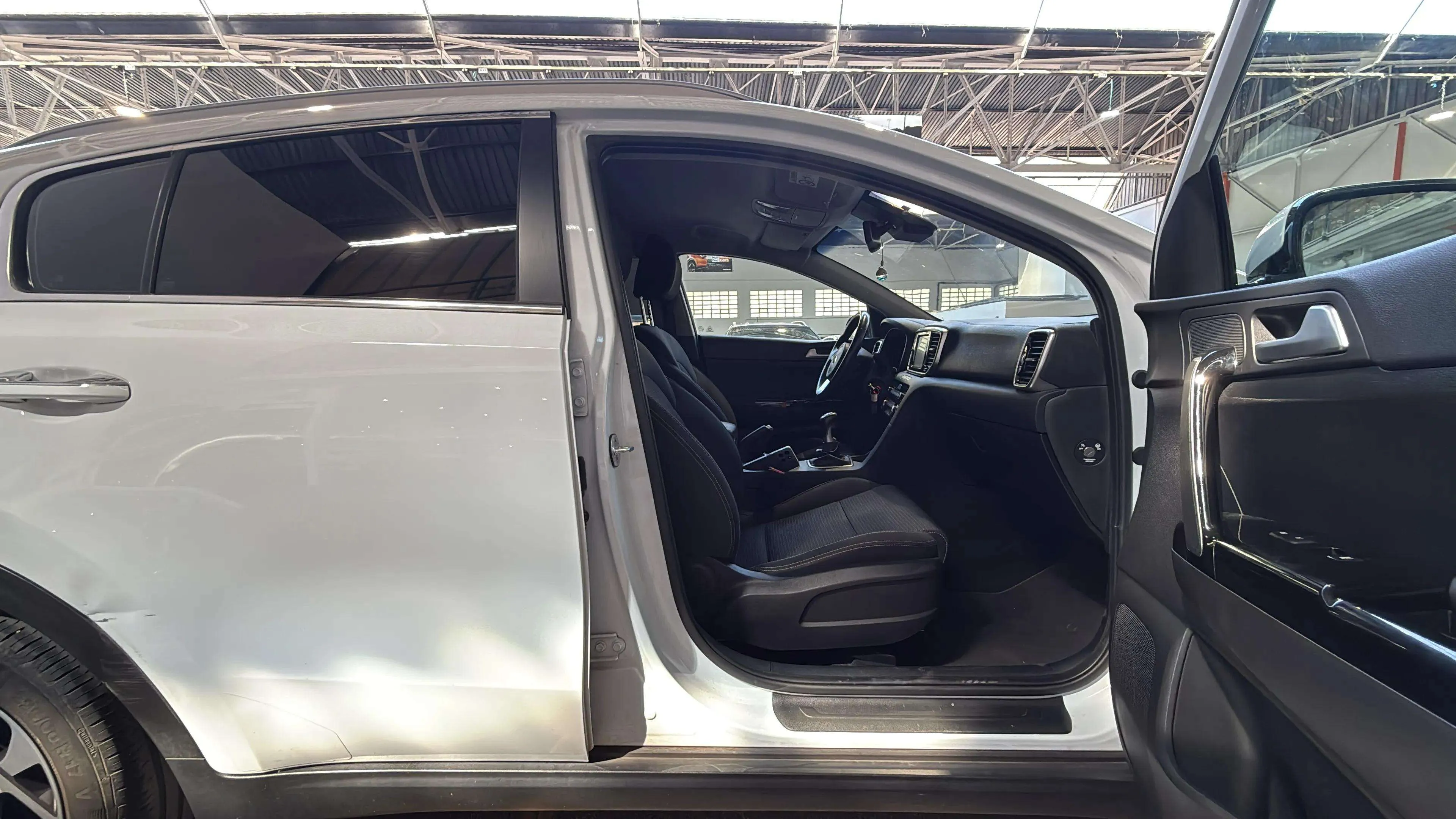 Kia Sportage 1.6 GDi Business 4x2 - foto 16