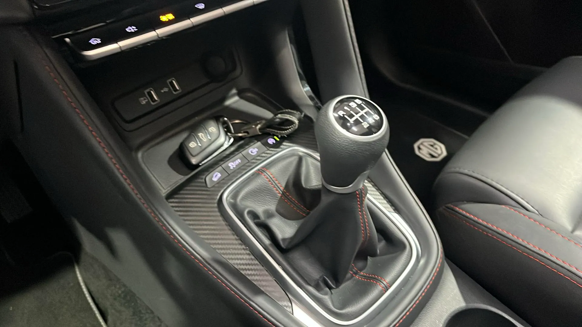 MG ZS 1.0T Luxury - foto 14
