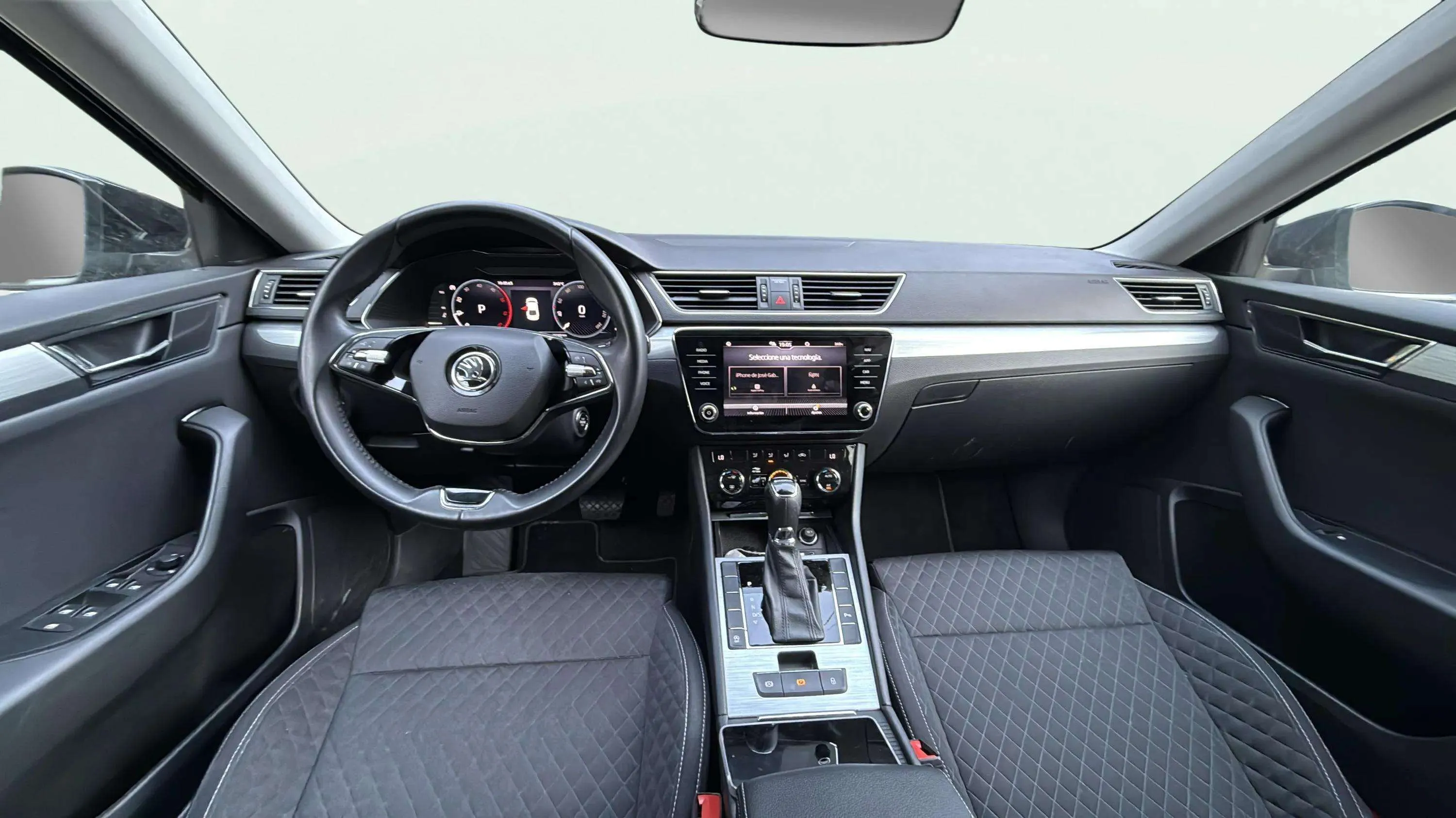 Škoda Superb Combi 2.0 TDI DSG Ambition - foto 11