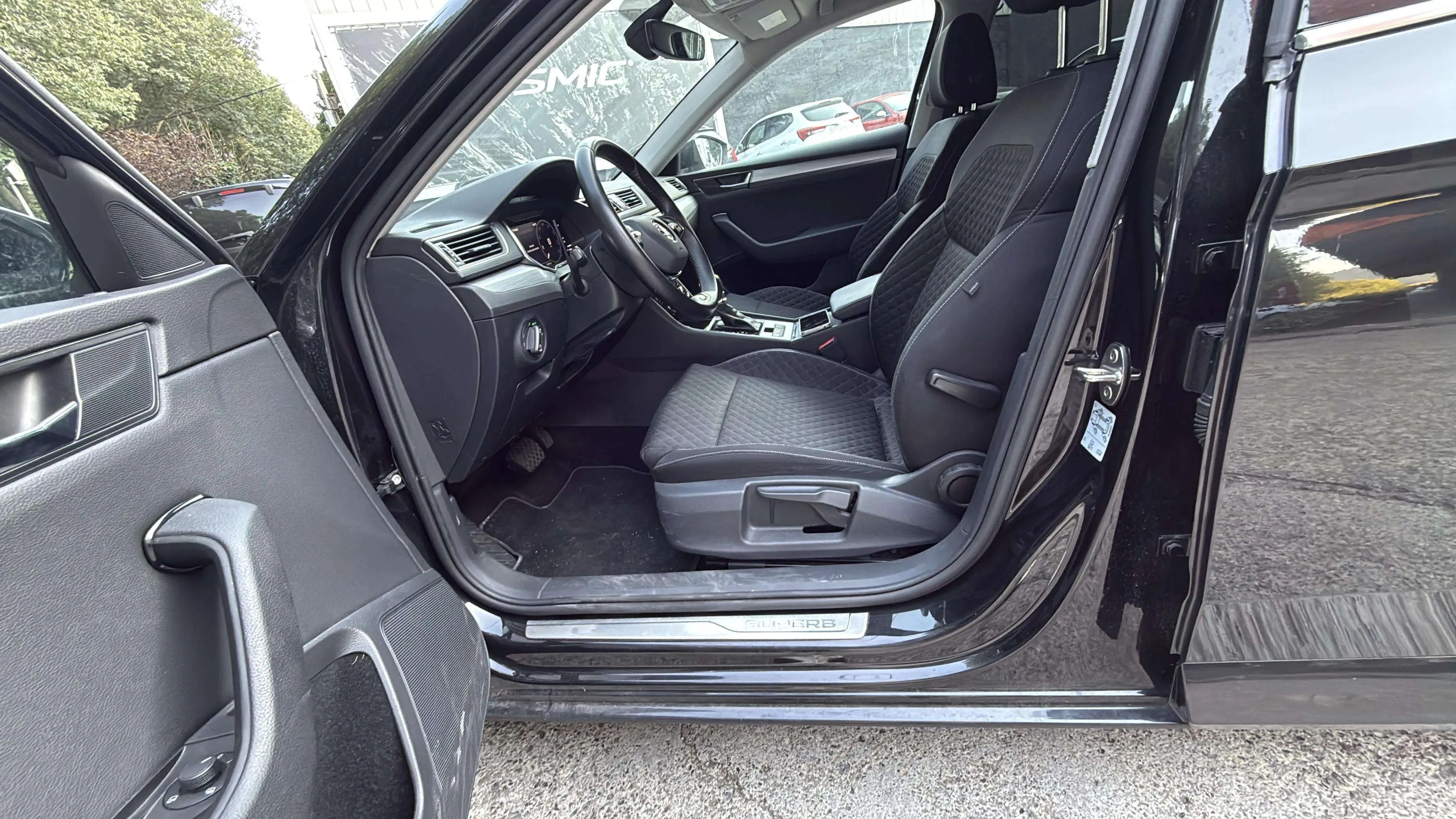 Škoda Superb Combi 2.0 TDI DSG Ambition - foto 17