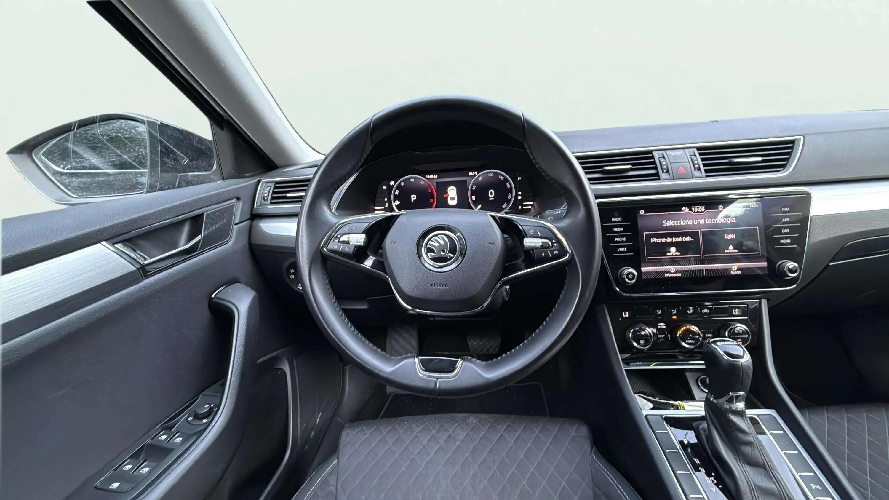 Škoda Superb Combi 2.0 TDI DSG Ambition - foto 13