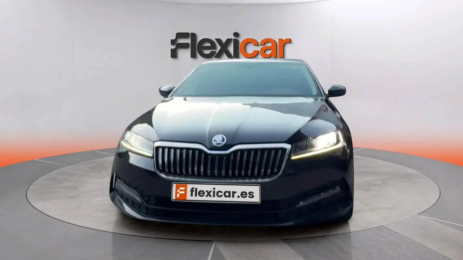 Škoda Superb Combi 2.0 TDI DSG Ambition - foto 2