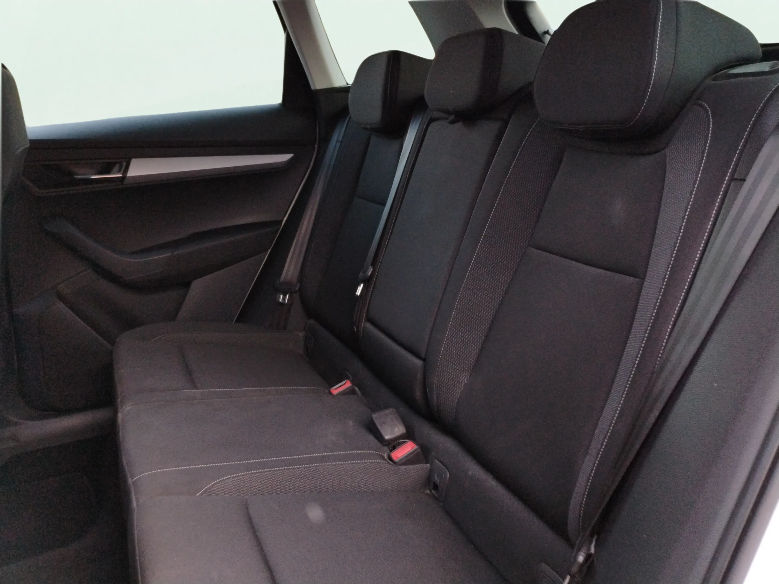 Škoda Karoq 2.0 TDI Ambition - foto 23