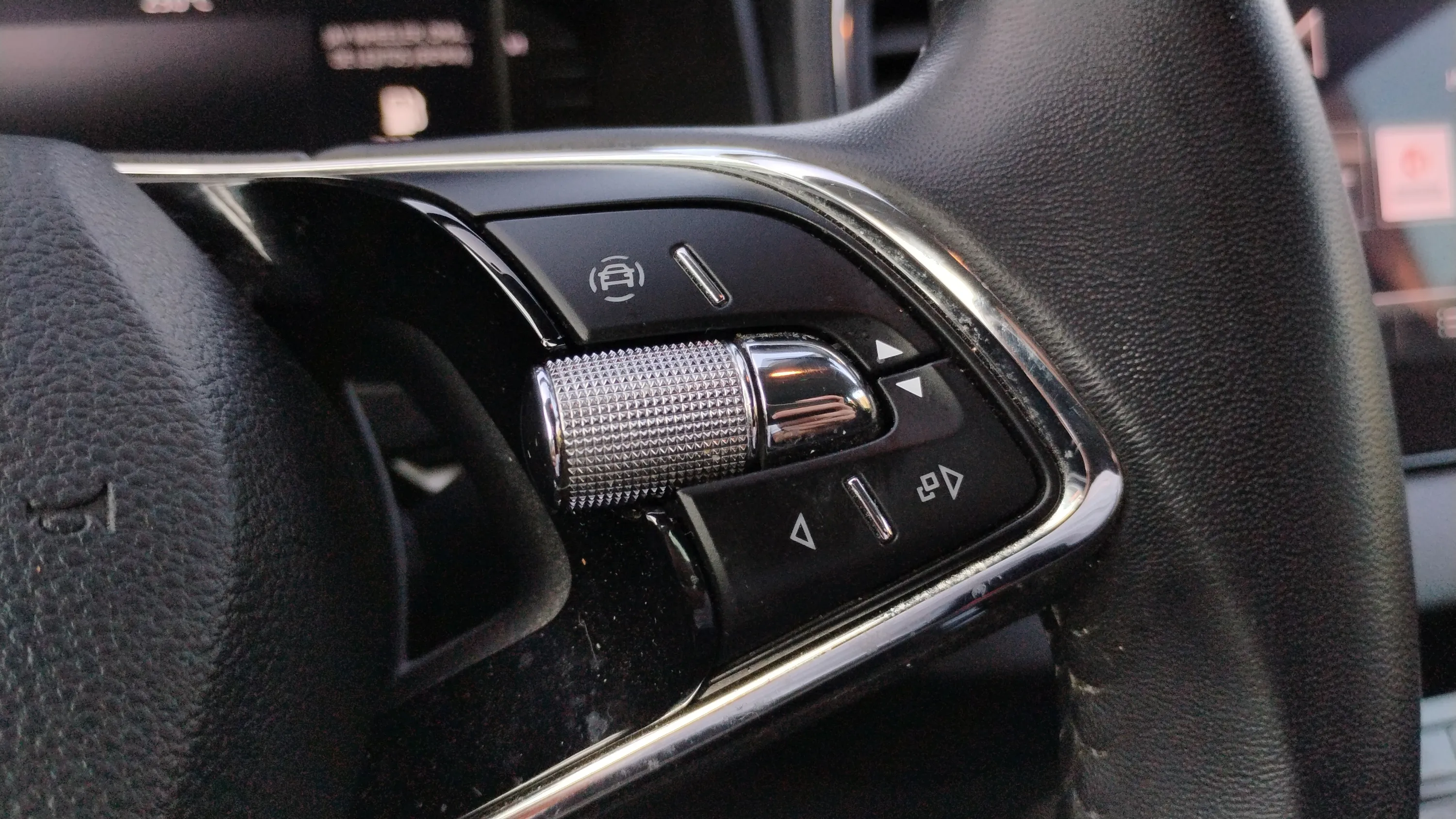 Škoda Karoq 2.0 TDI Ambition - foto 16