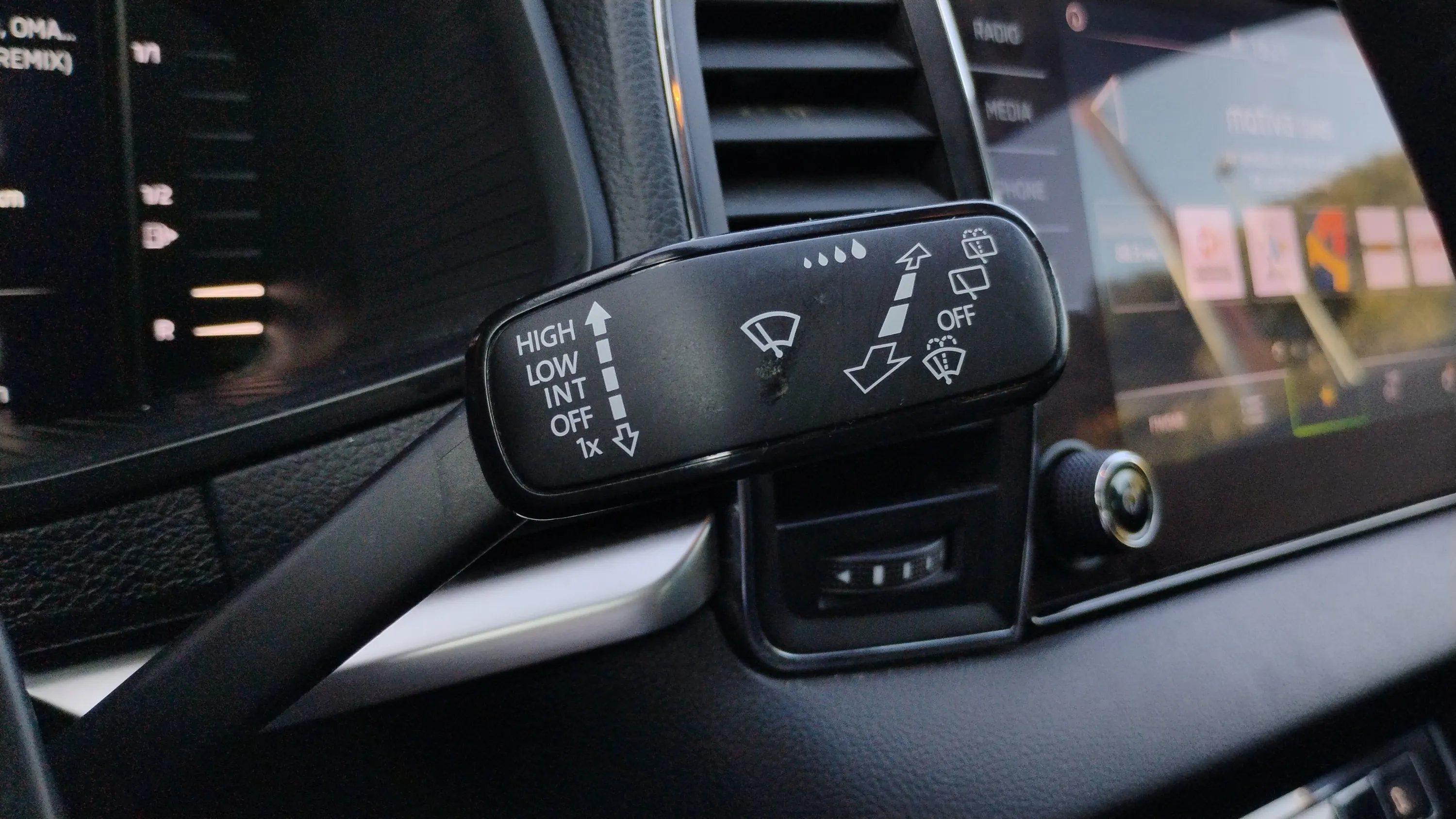 Škoda Karoq 2.0 TDI Ambition - foto 17