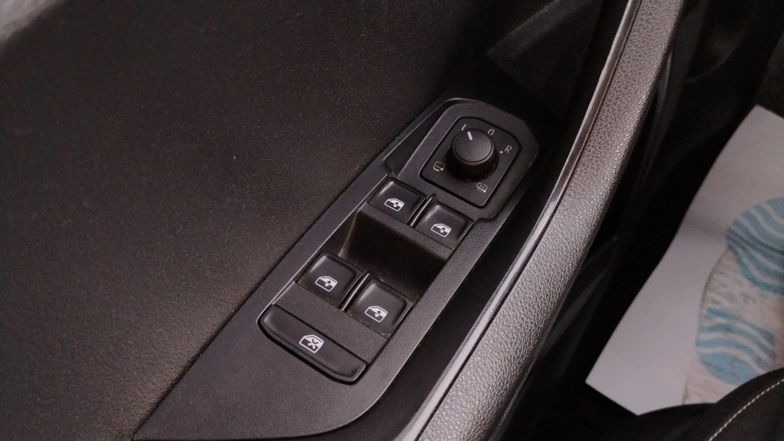 Škoda Karoq 2.0 TDI Ambition - foto 9