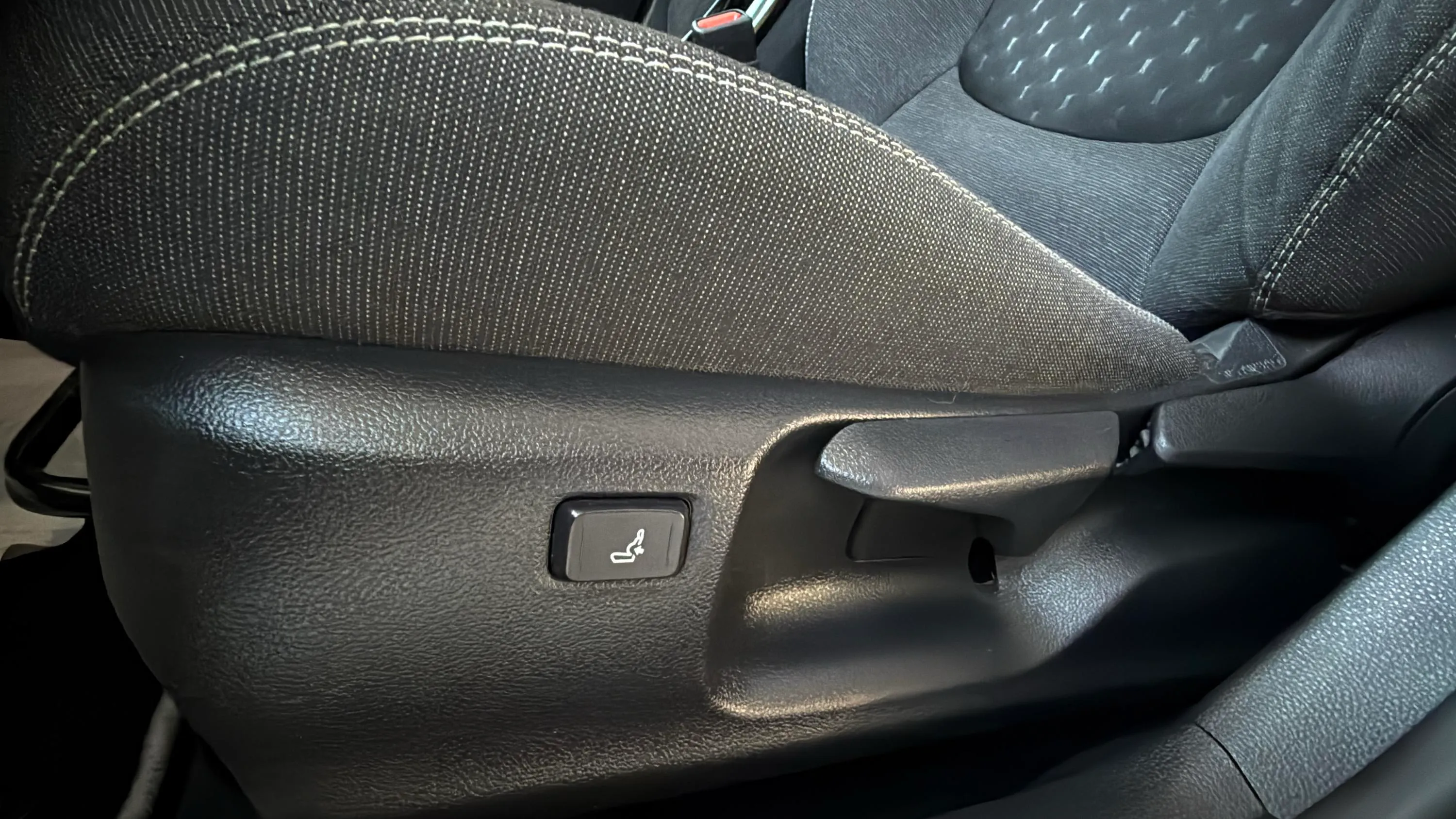 Toyota Corolla 140H Style Edition - foto 28