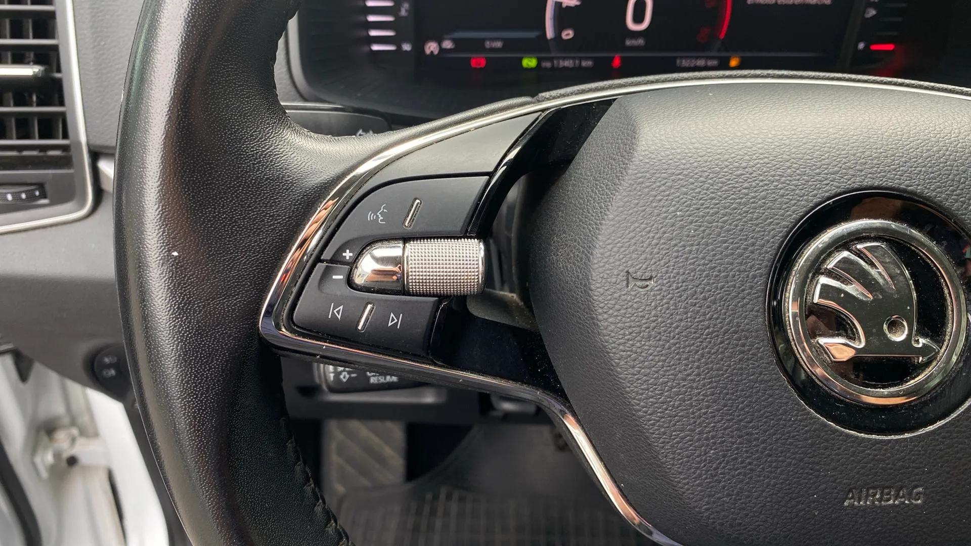 Škoda Karoq 2.0 TDI DSG 4x4 Ambition - foto 16