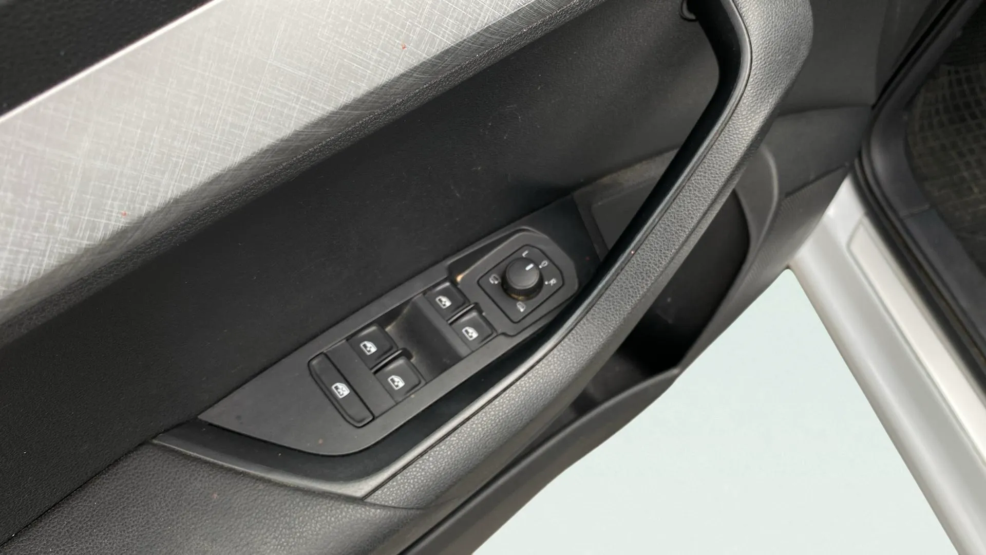 Škoda Karoq 2.0 TDI DSG 4x4 Ambition - foto 22
