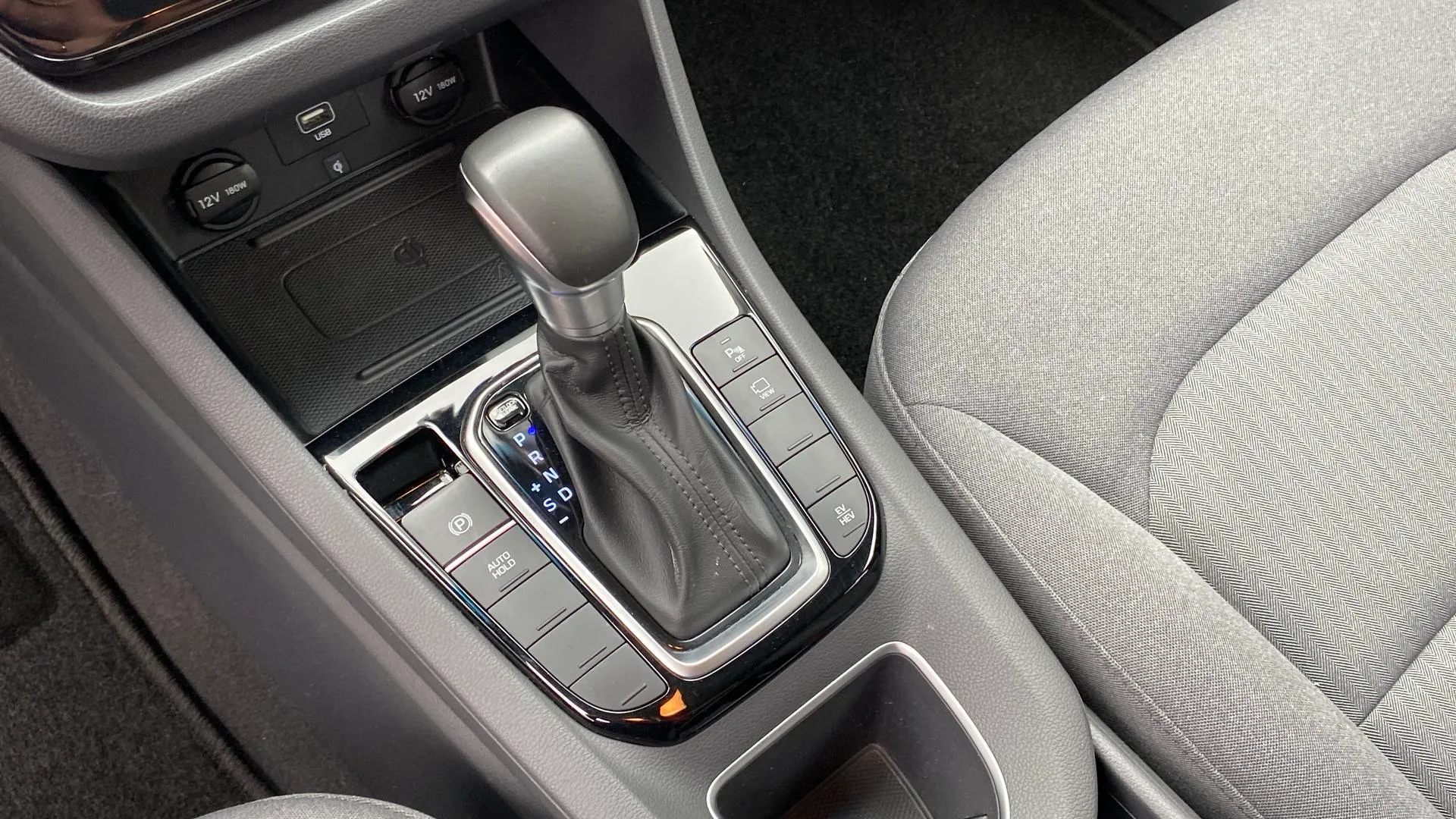 Hyundai Ioniq 1.6 GDI PHEV Tecno DT - foto 21