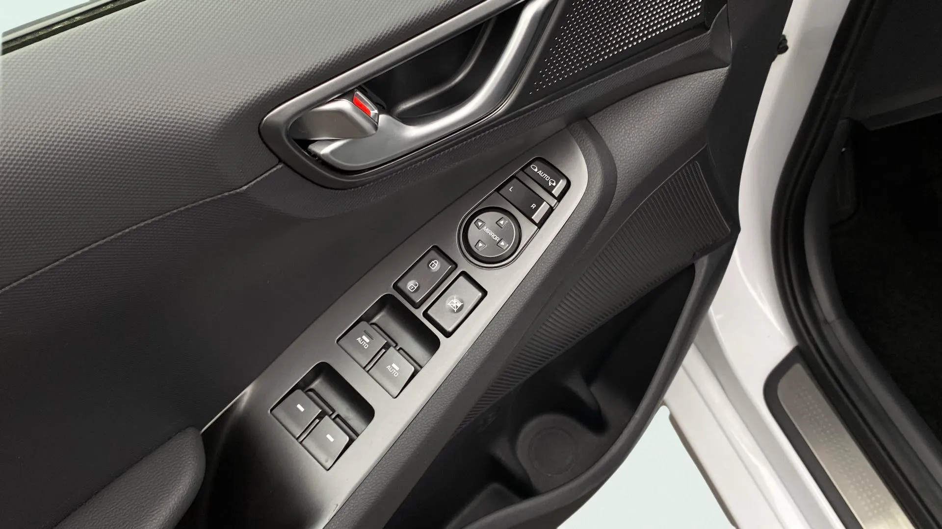 Hyundai Ioniq 1.6 GDI PHEV Tecno DT - foto 24