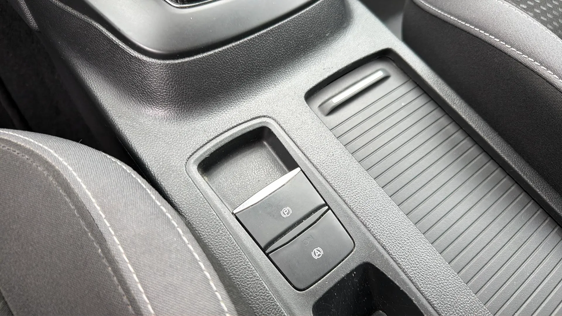 Ford Focus 1.0 EcoBoost MHEV Trend+ - foto 14