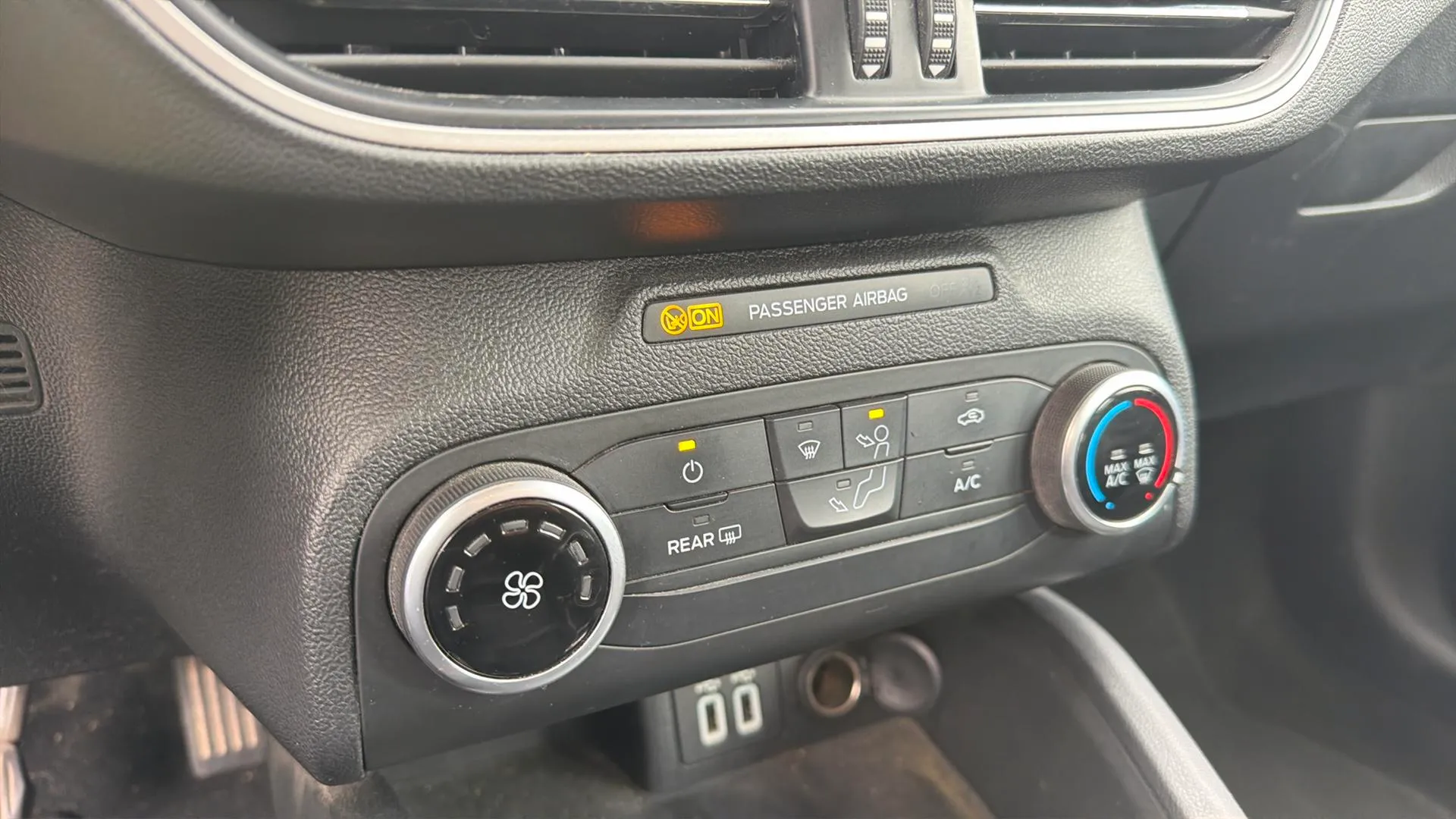 Ford Focus 1.0 EcoBoost MHEV Trend+ - foto 12