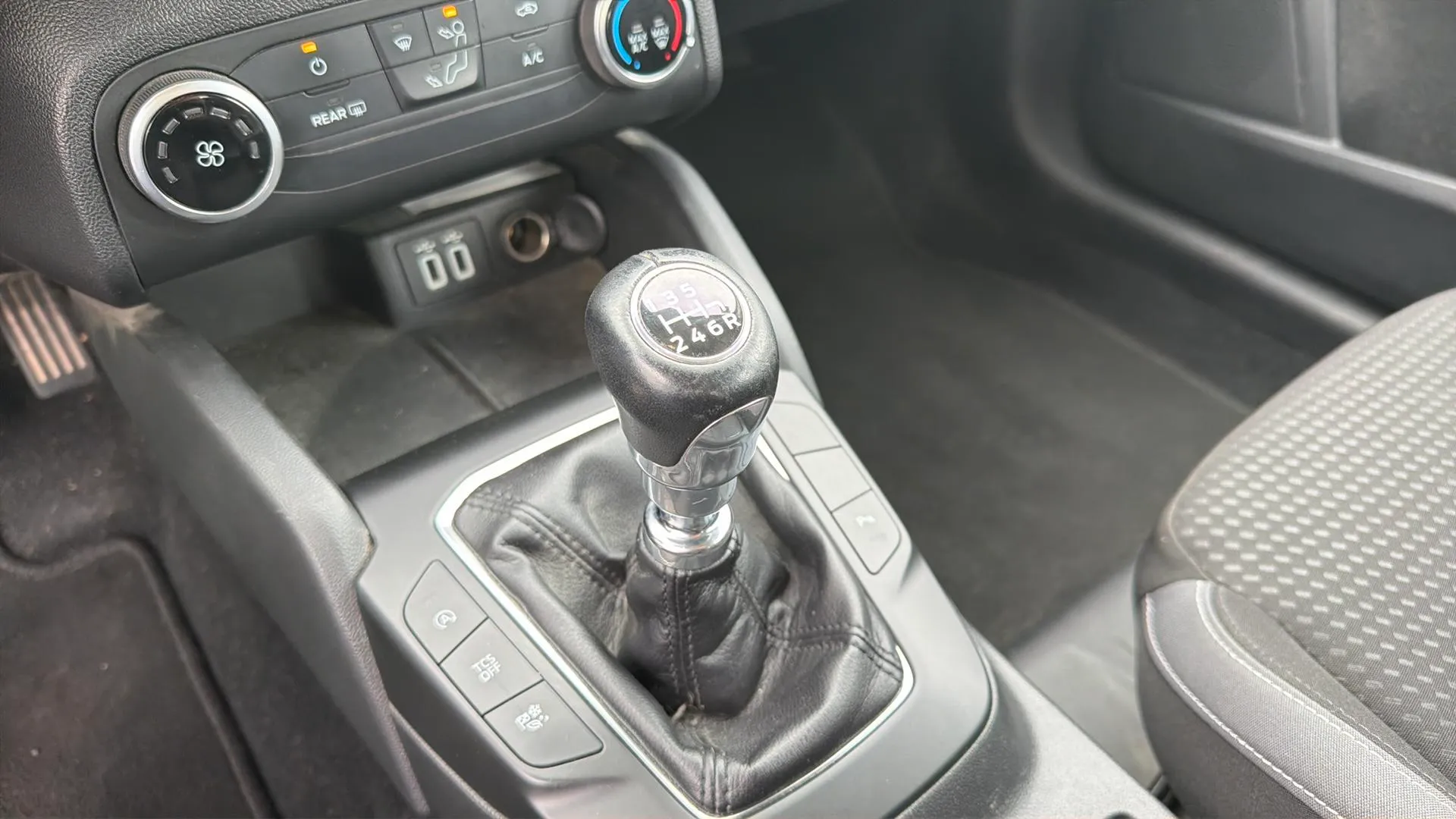 Ford Focus 1.0 EcoBoost MHEV Trend+ - foto 13