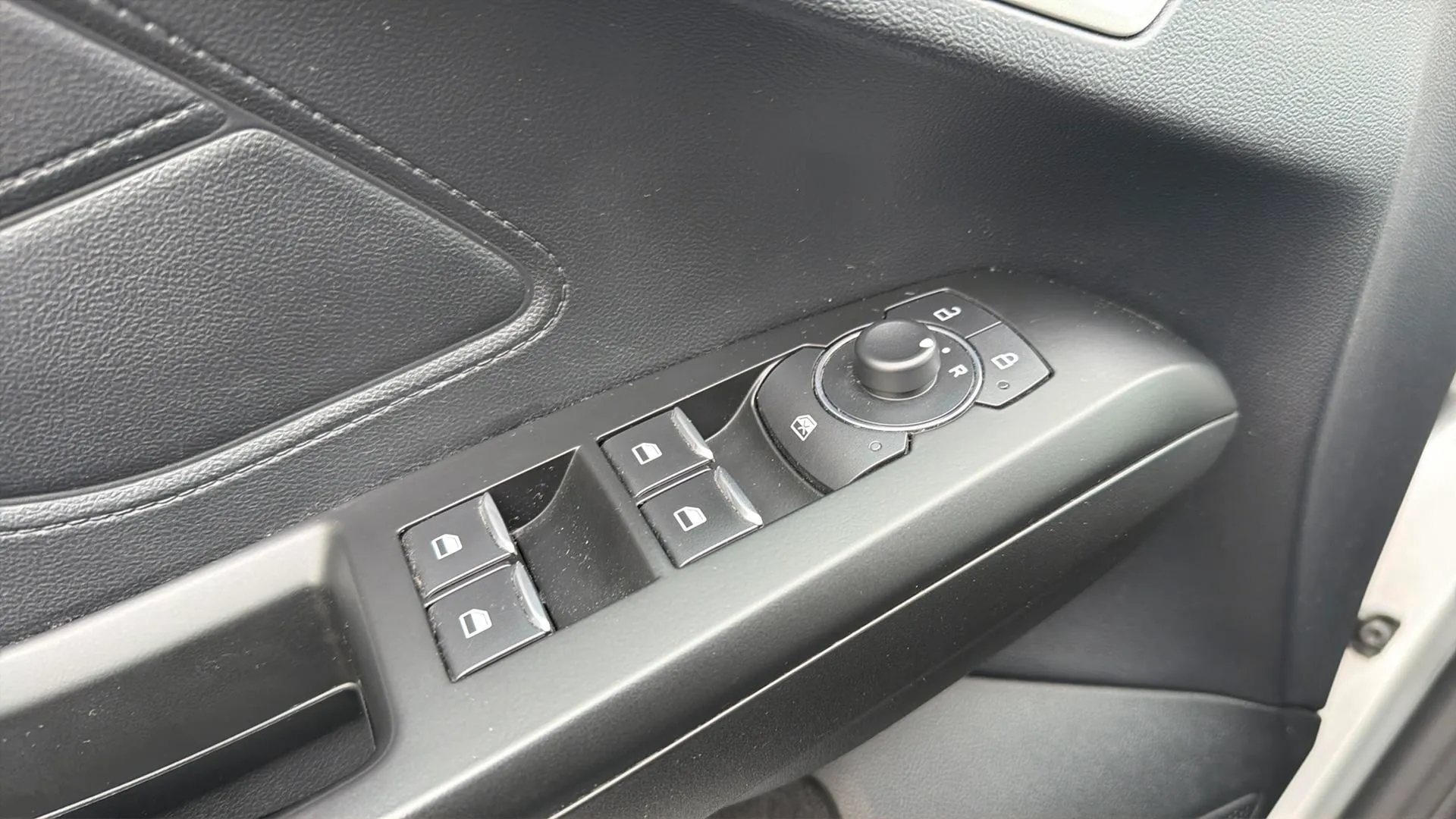 Ford Focus 1.0 EcoBoost MHEV Trend+ - foto 19