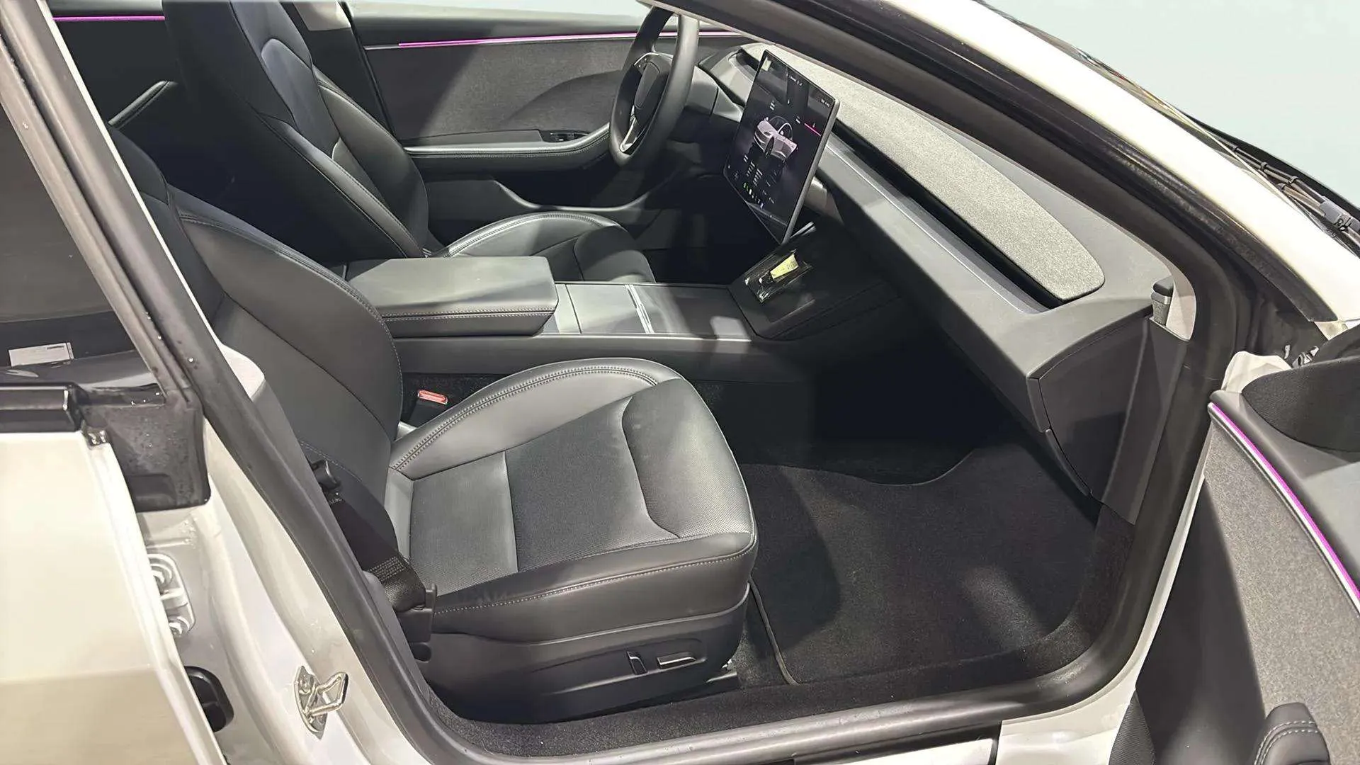 Tesla Model 3 RWD - foto 26
