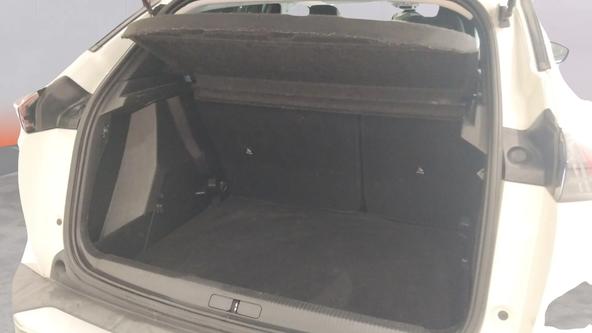 Peugeot 2008 Allure Pack PureTech 130 BVM6 - foto 9
