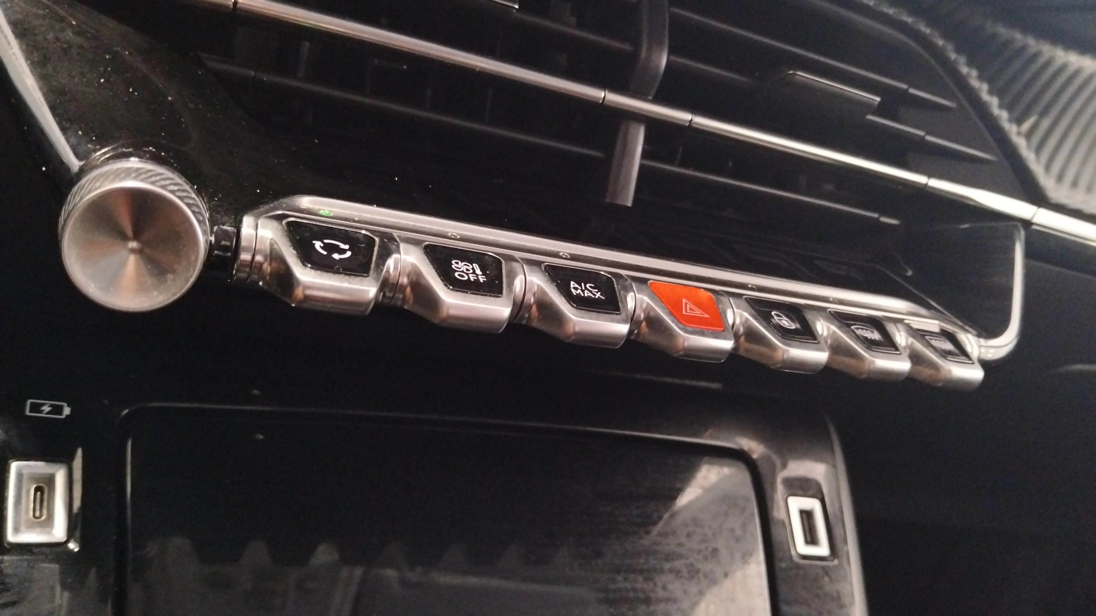 Peugeot 2008 Allure Pack PureTech 130 BVM6 - foto 16