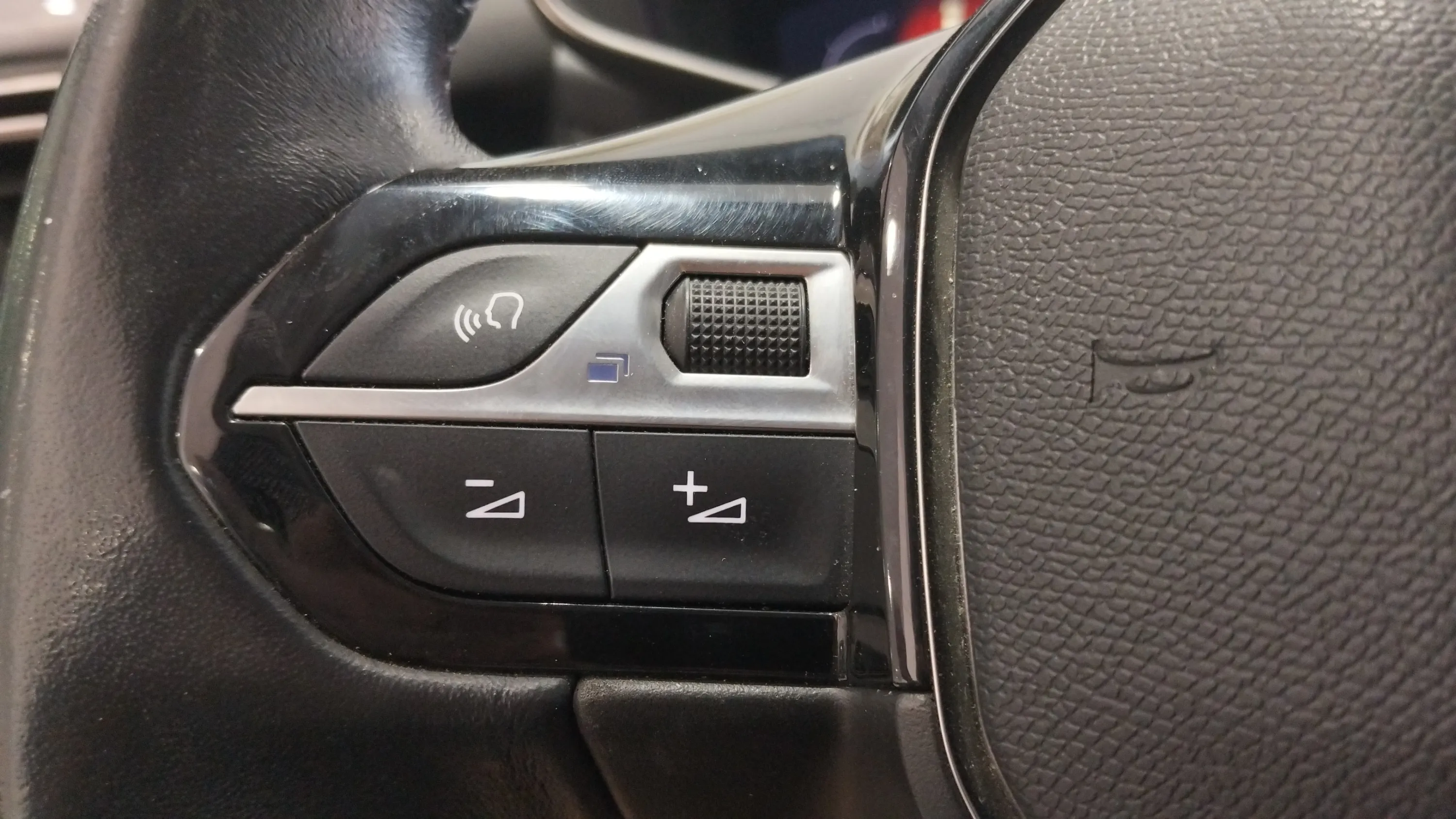Peugeot 2008 Allure Pack PureTech 130 BVM6 - foto 14