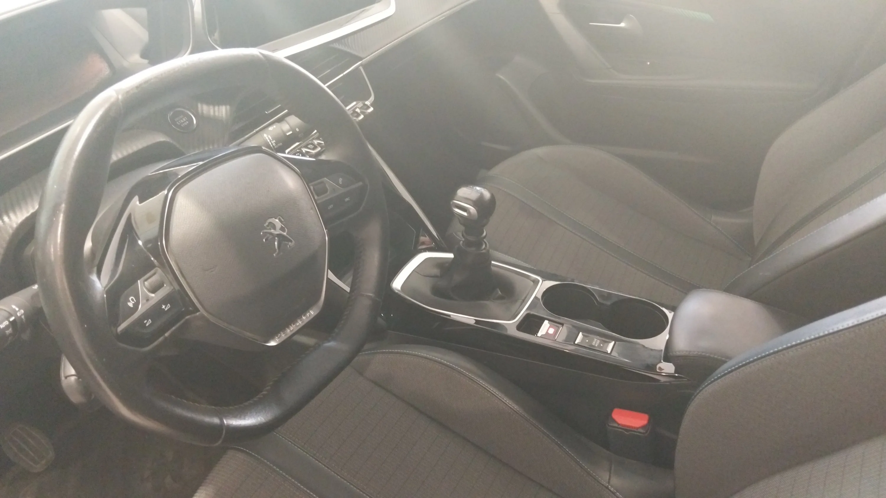 Peugeot 2008 Allure Pack PureTech 130 BVM6 - foto 6