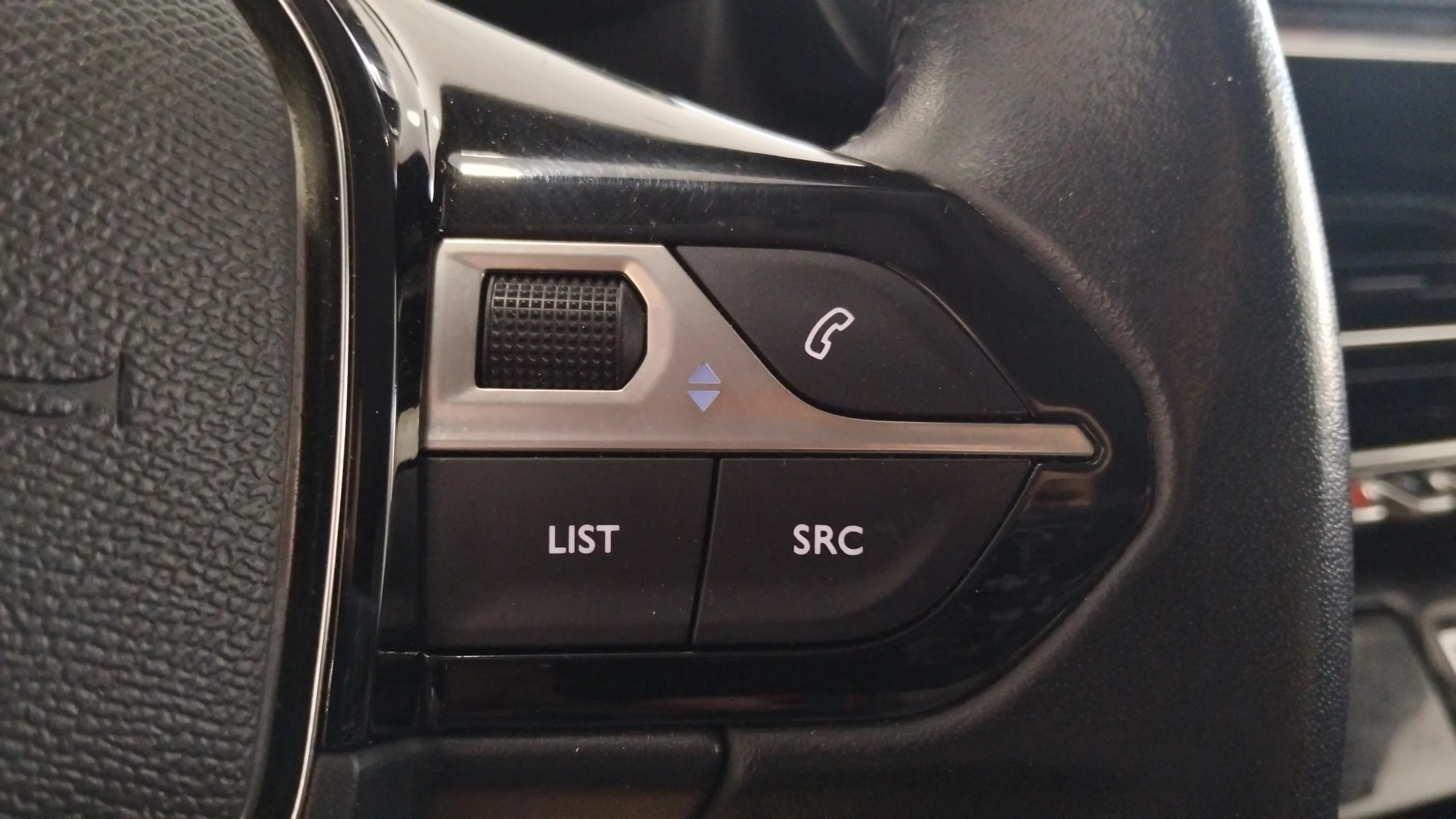 Peugeot 2008 Allure Pack PureTech 130 BVM6 - foto 15