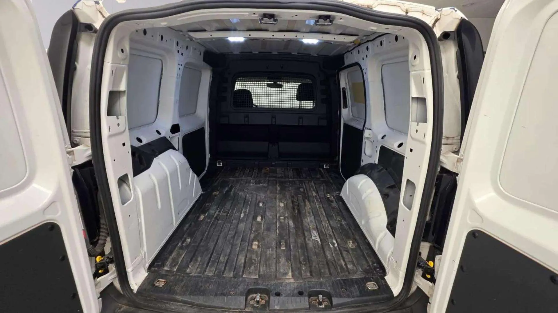 Volkswagen Caddy Cargo 2.0 TDI - foto 9