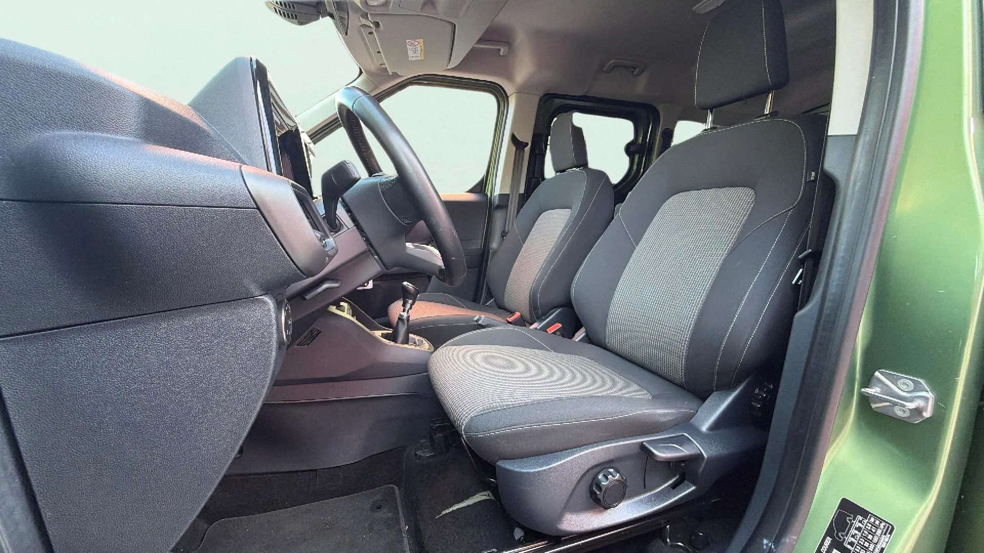 Ford Tourneo Courier 1.0 EcoBoost Trend - foto 13