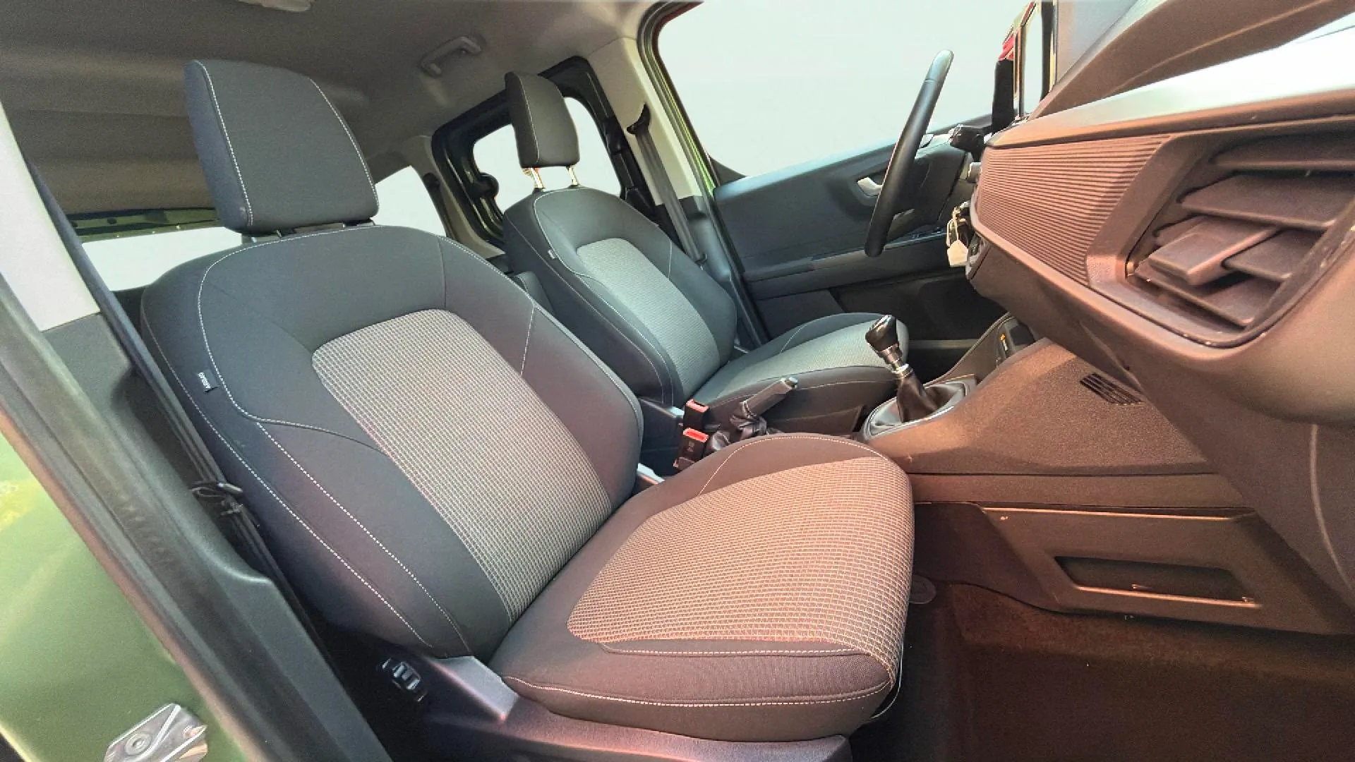 Ford Tourneo Courier 1.0 EcoBoost Trend - foto 14