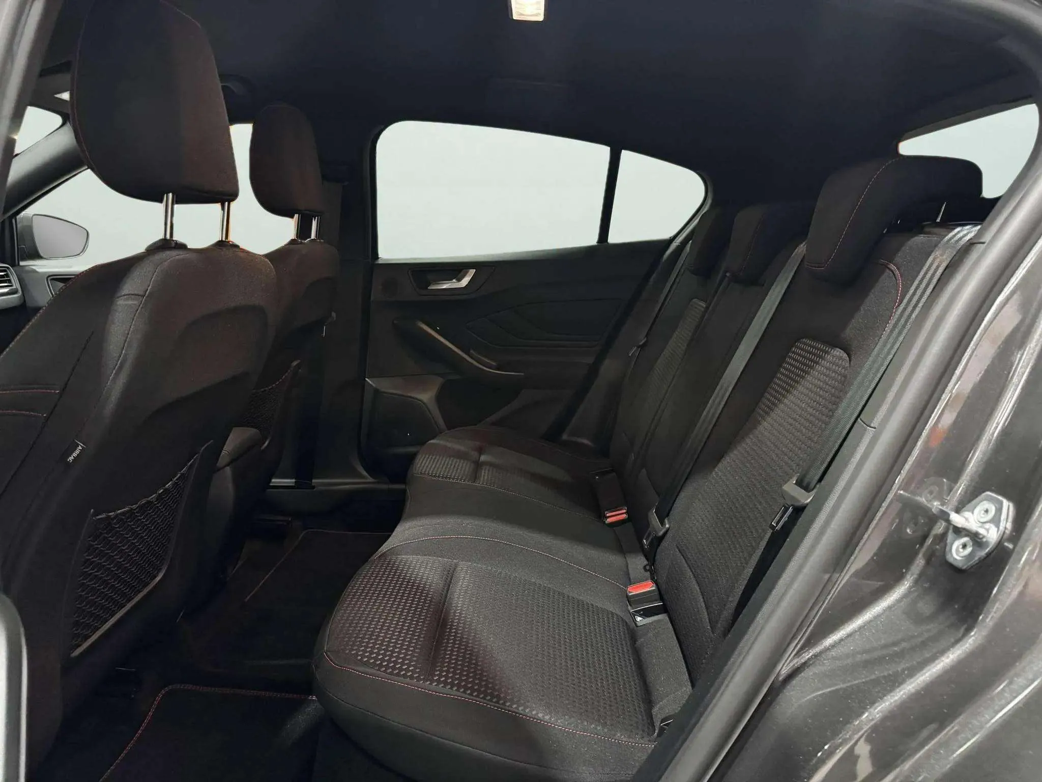 Ford Focus 1.0 EcoBoost ST-Line - foto 27