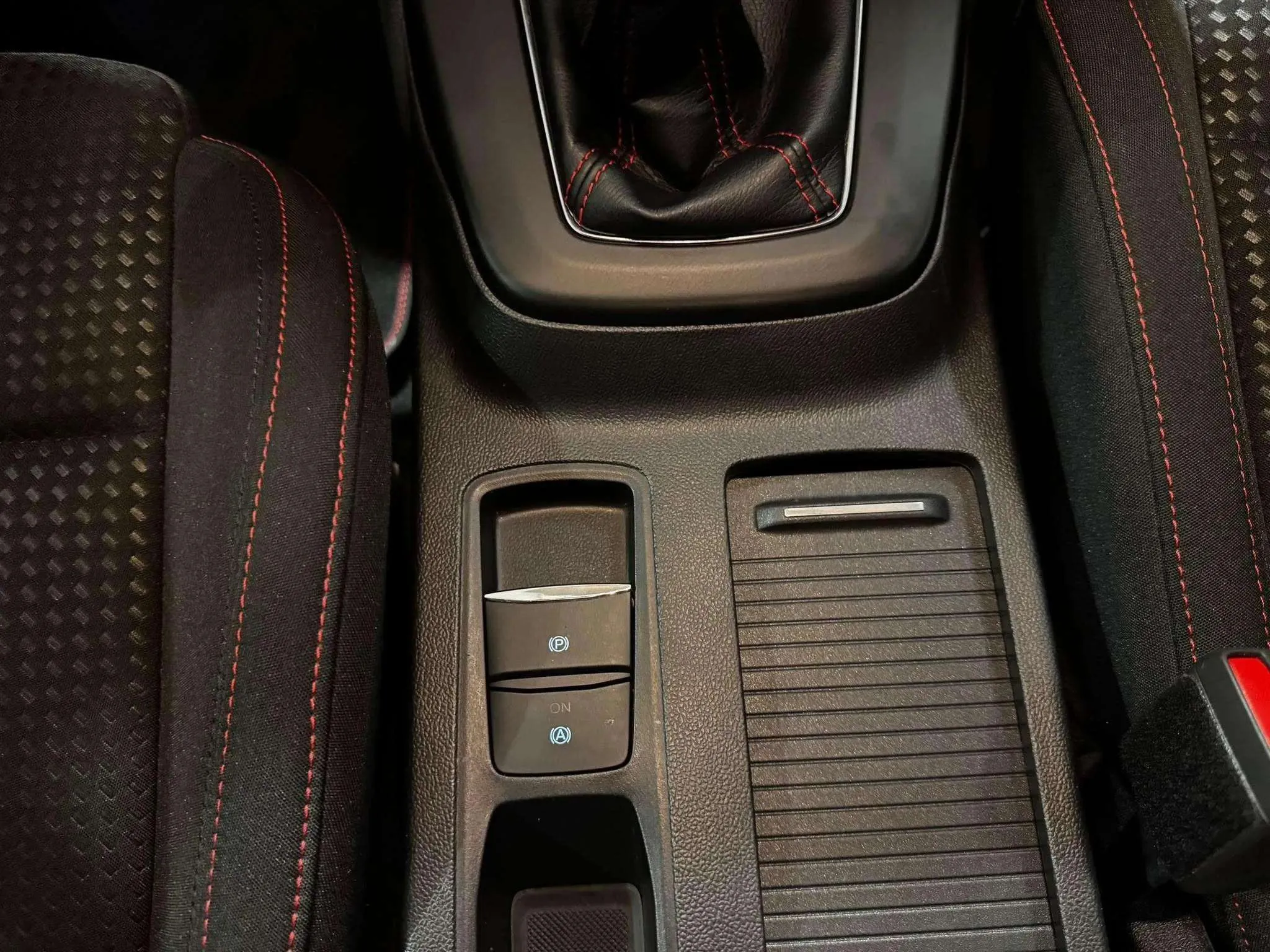 Ford Focus 1.0 EcoBoost ST-Line - foto 24