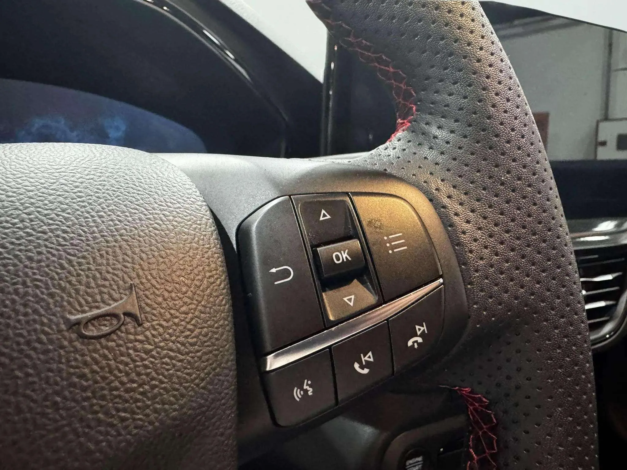 Ford Focus 1.0 EcoBoost ST-Line - foto 18