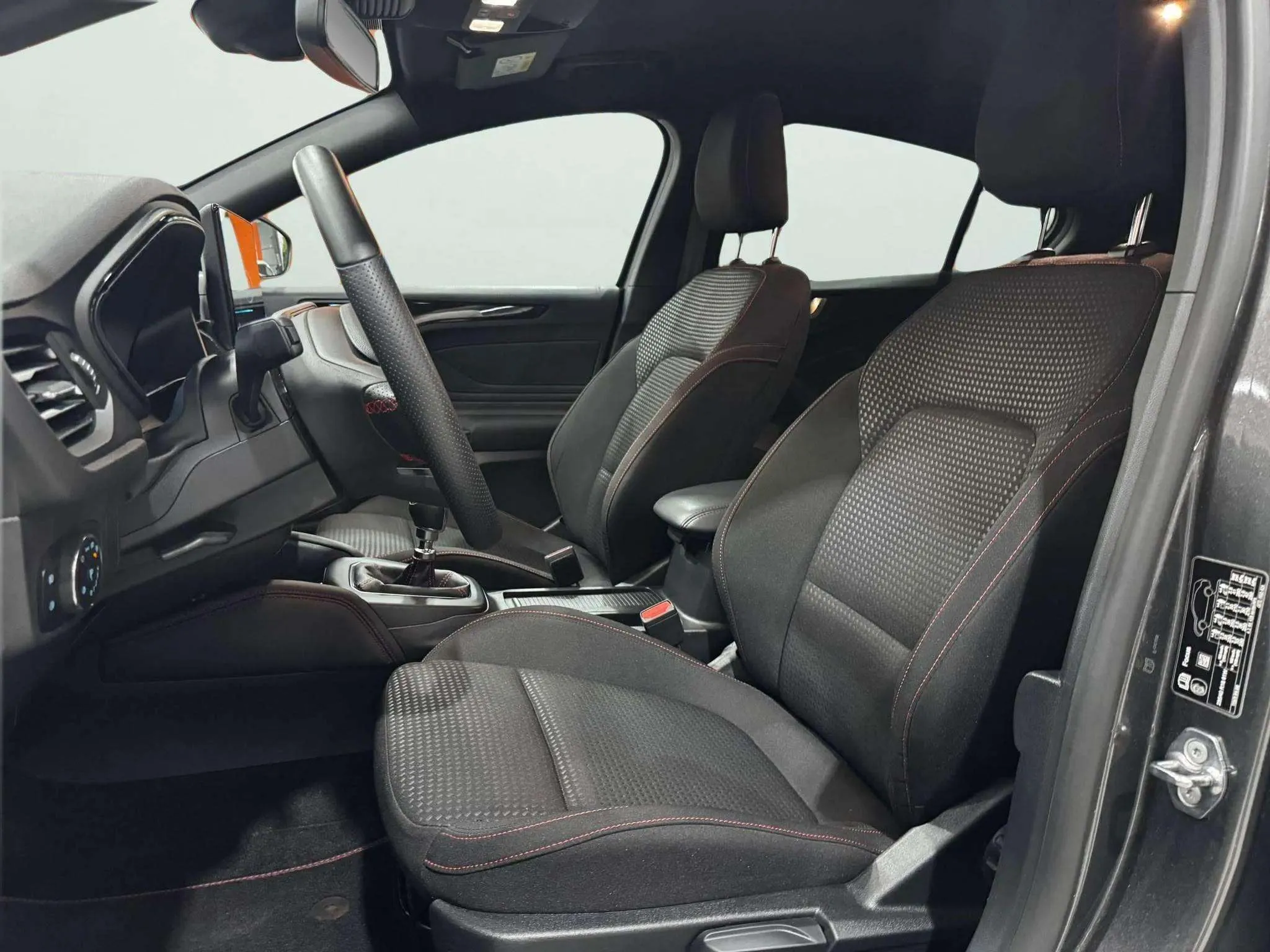 Ford Focus 1.0 EcoBoost ST-Line - foto 15