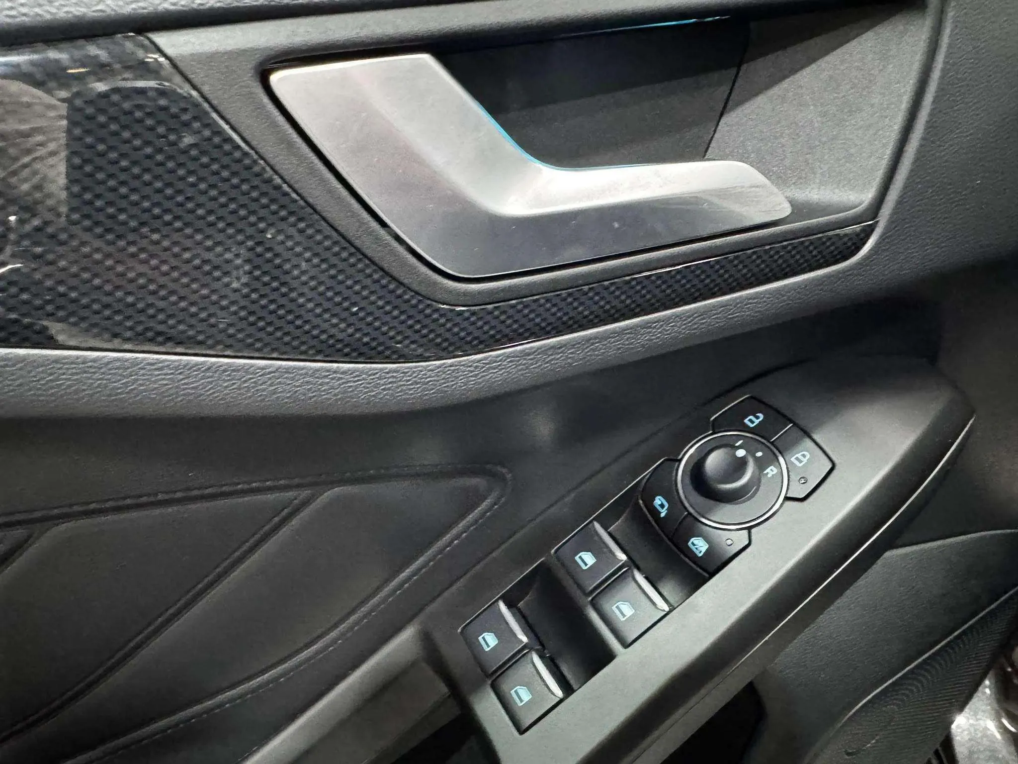Ford Focus 1.0 EcoBoost ST-Line - foto 26