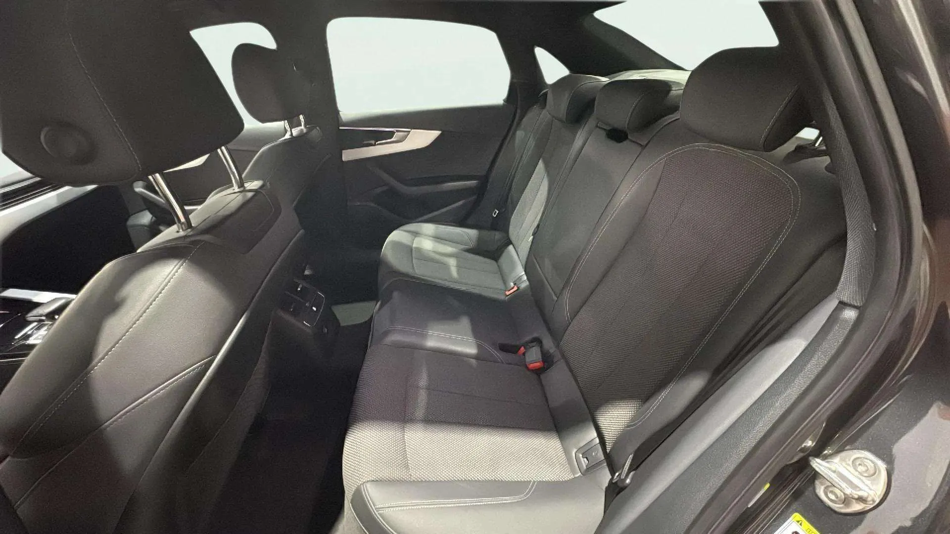Audi A4 Black line 35 TDI S tronic - foto 12