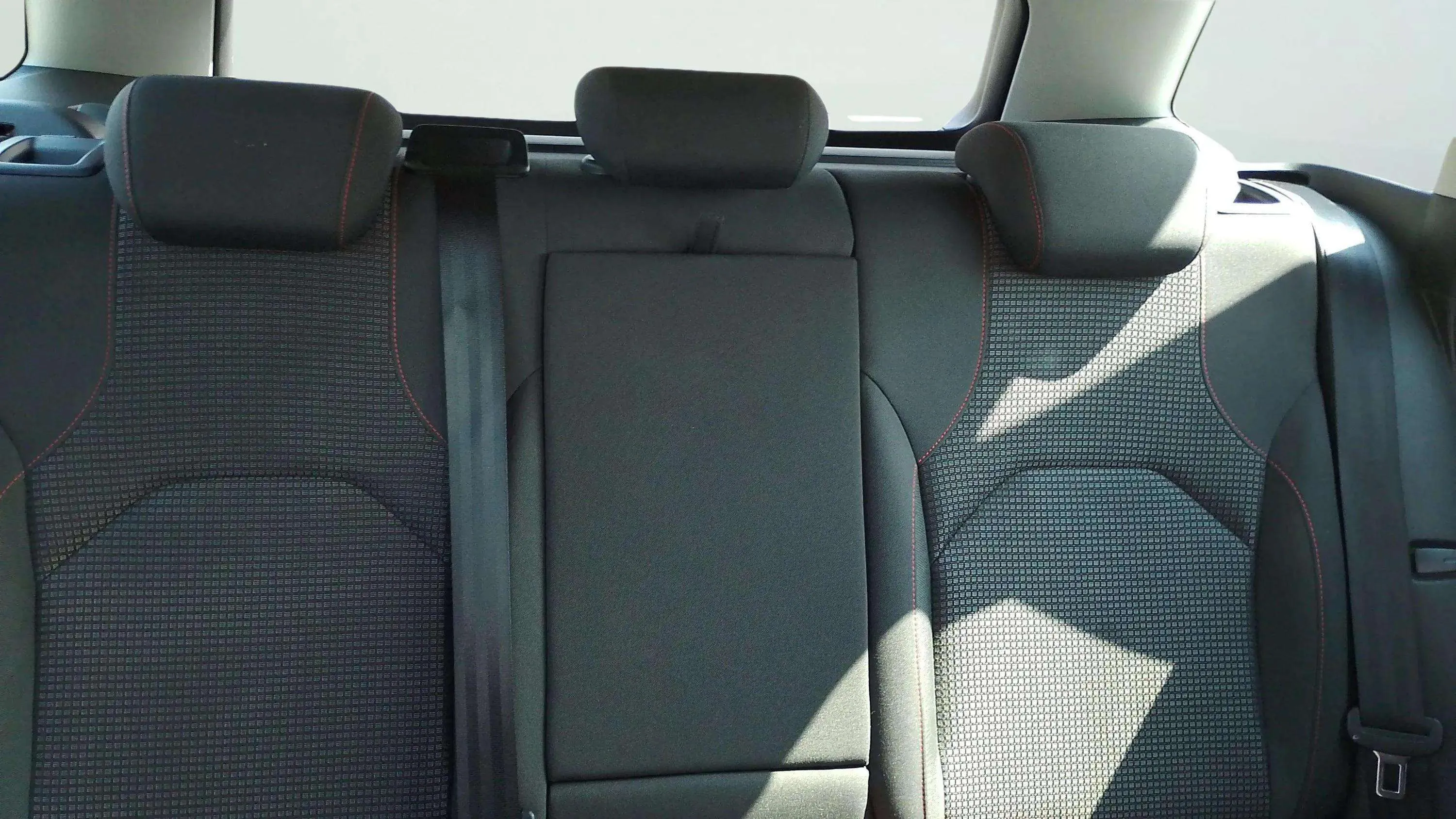 SEAT León ST 2.0 TDI DSG-6 FR - foto 16