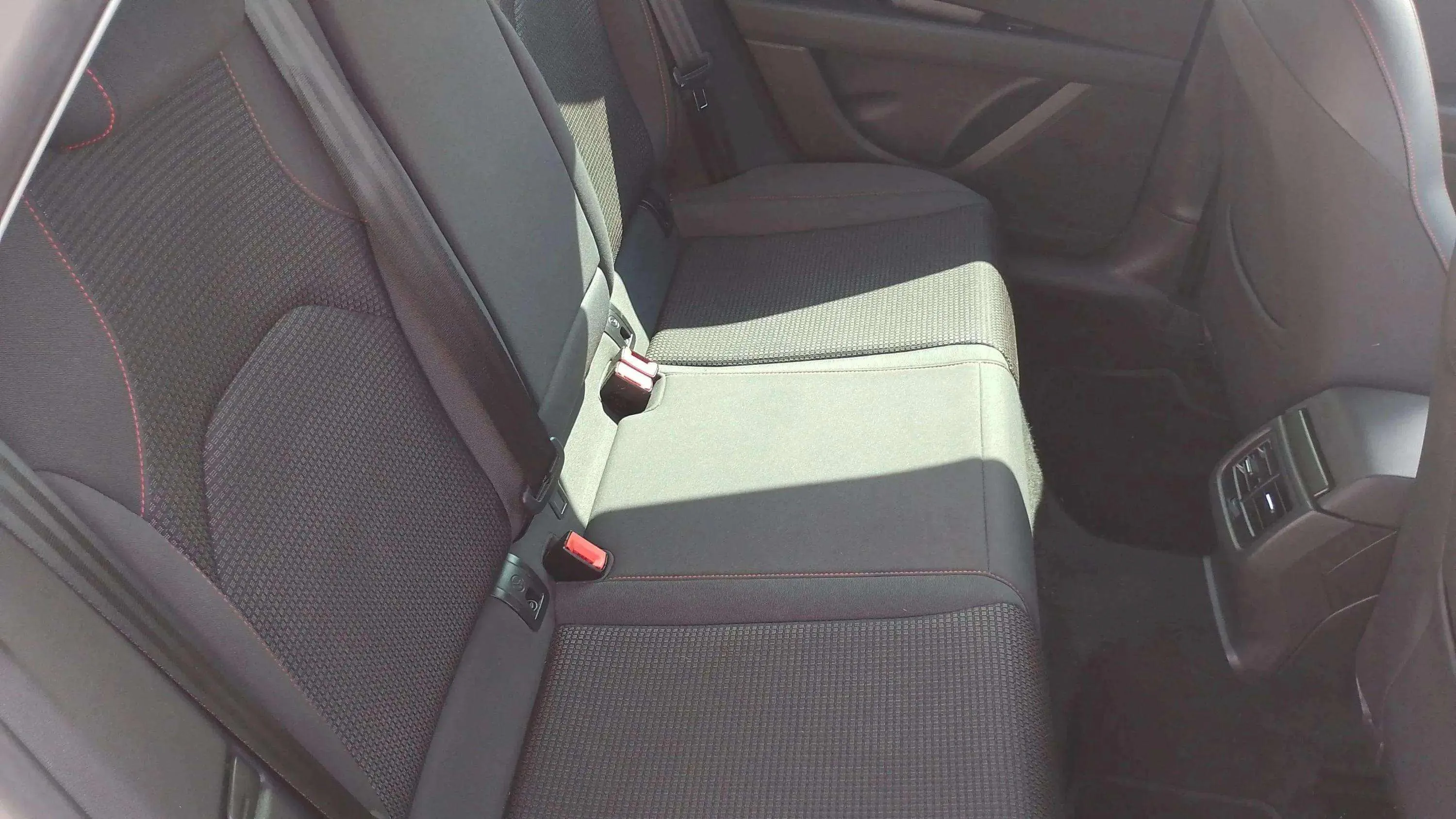 SEAT León ST 2.0 TDI DSG-6 FR - foto 15
