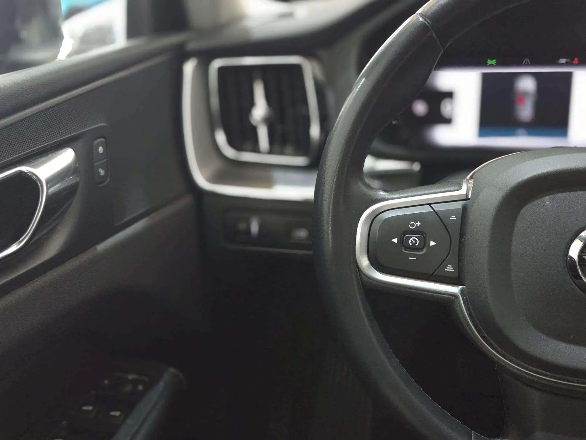 Volvo XC60 2.0 B4 D AWD Momentum - foto 20