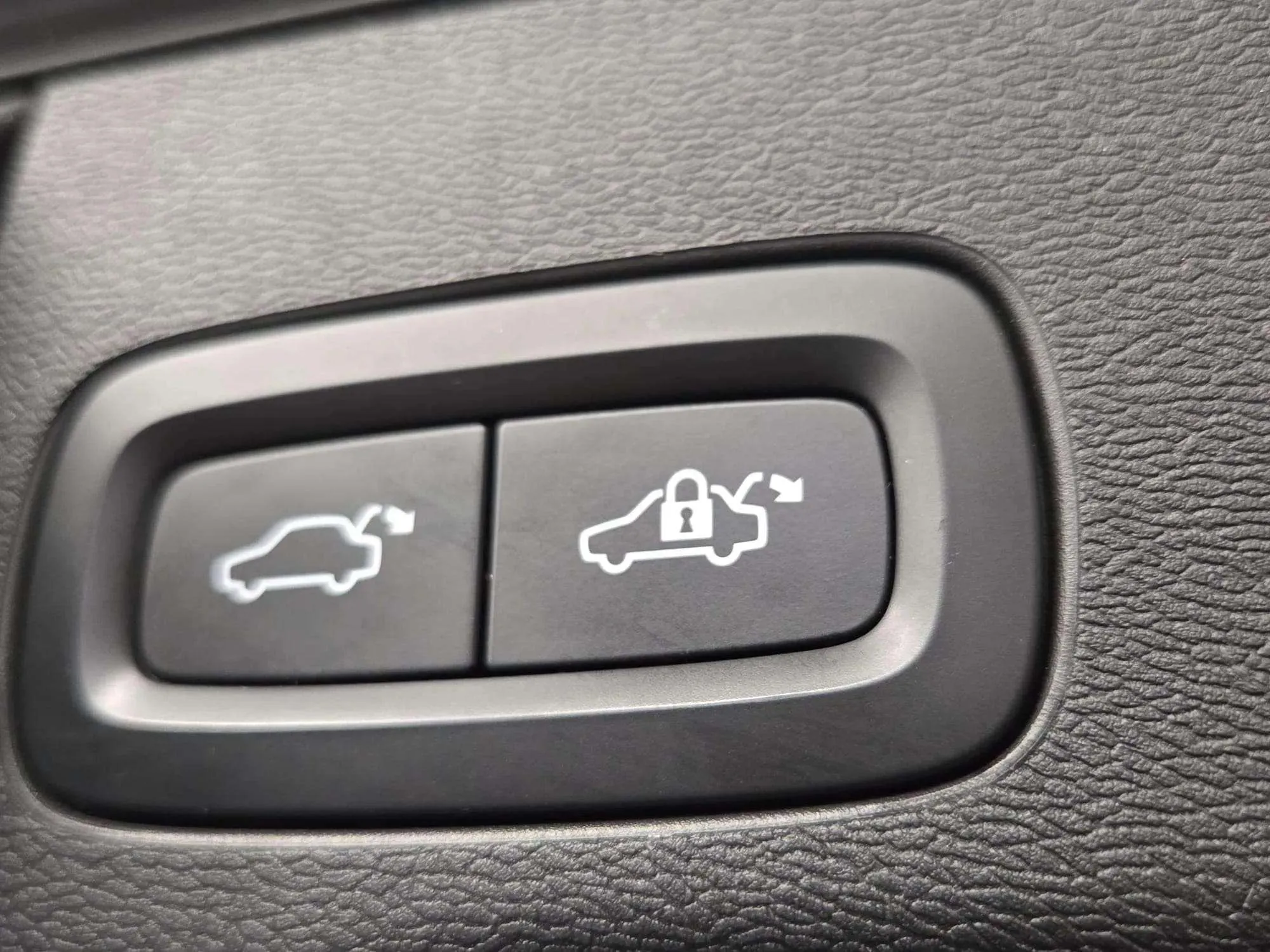 Volvo XC60 2.0 B4 D AWD Momentum - foto 31
