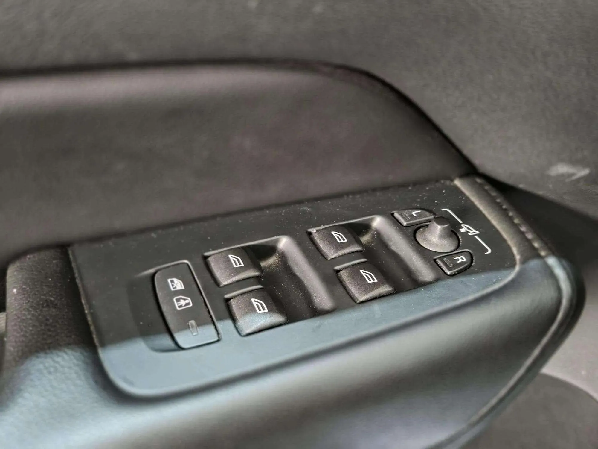 Volvo XC60 2.0 B4 D AWD Momentum - foto 28