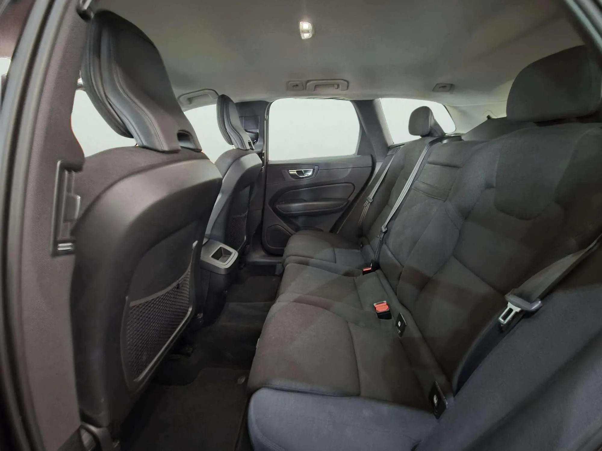Volvo XC60 2.0 B4 D AWD Momentum - foto 13