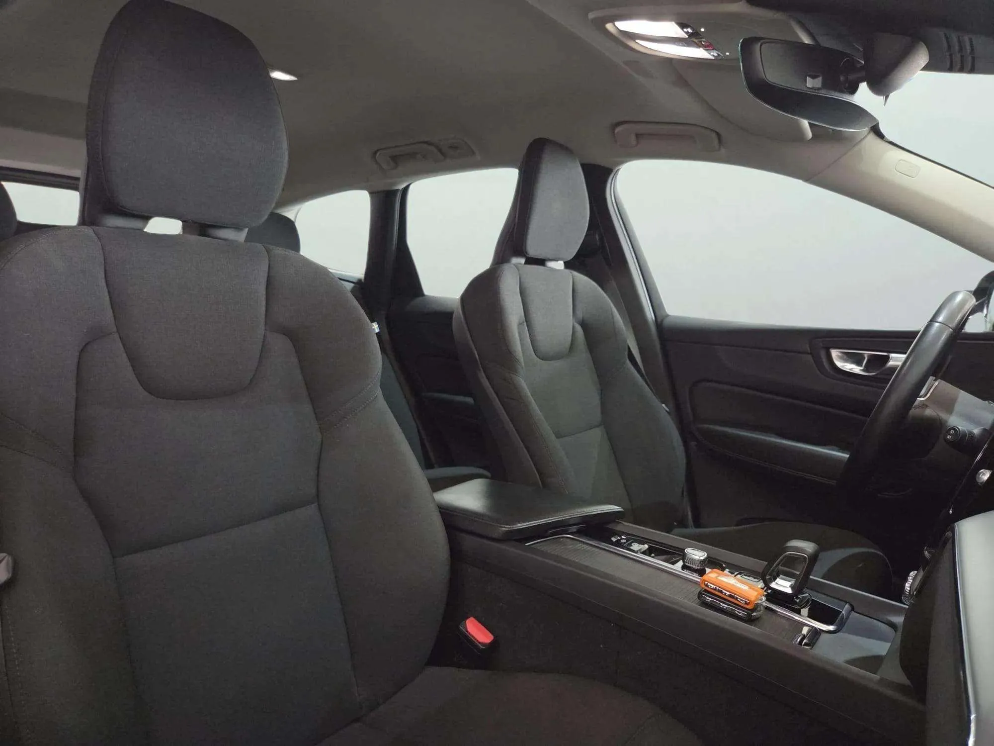 Volvo XC60 2.0 B4 D AWD Momentum - foto 11