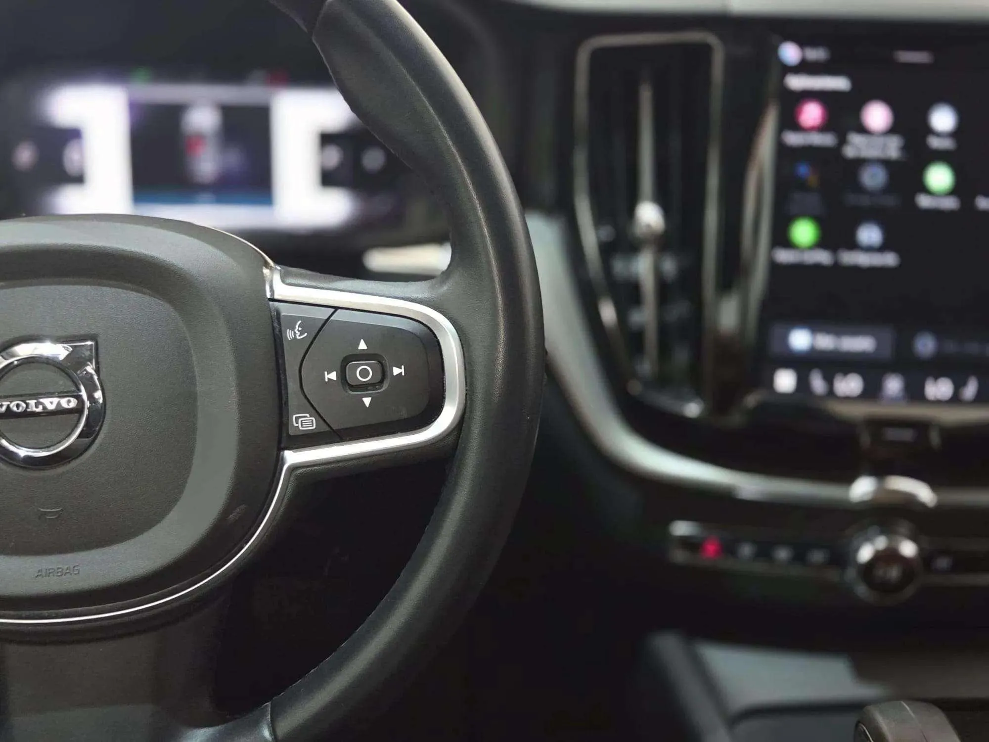 Volvo XC60 2.0 B4 D AWD Momentum - foto 21